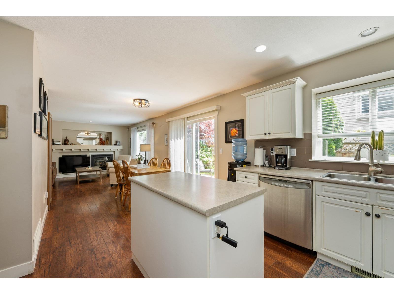 LANGLEY, British Columbia, V3V 6A0, CA, 4 Bedrooms Bedrooms, ,4 BathroomsBathrooms,Residential,For Sale,1950645