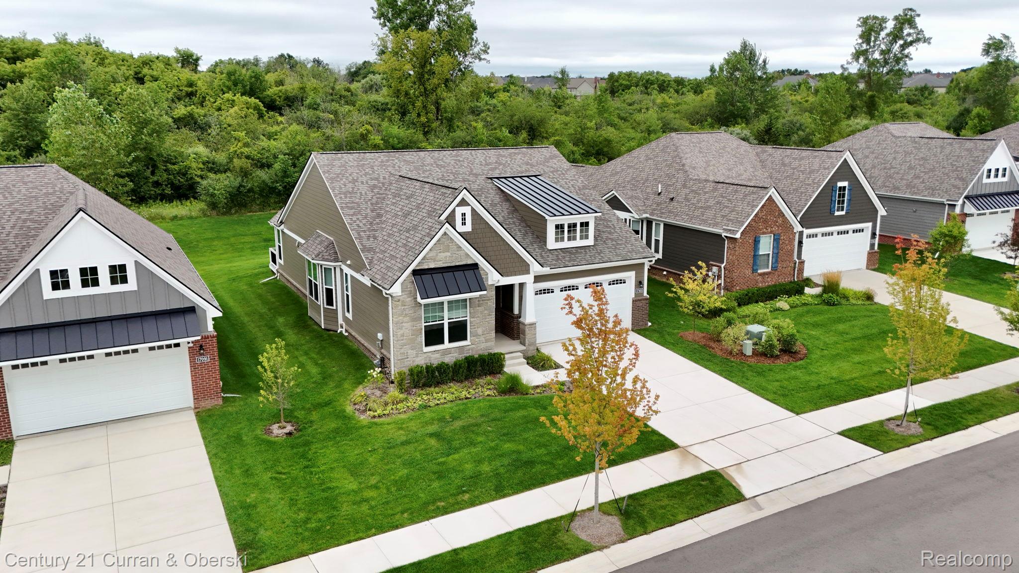 Northville, Michigan, 48168, United States, 2 Bedrooms Bedrooms, ,2 BathroomsBathrooms,Residential,For Sale,1983973