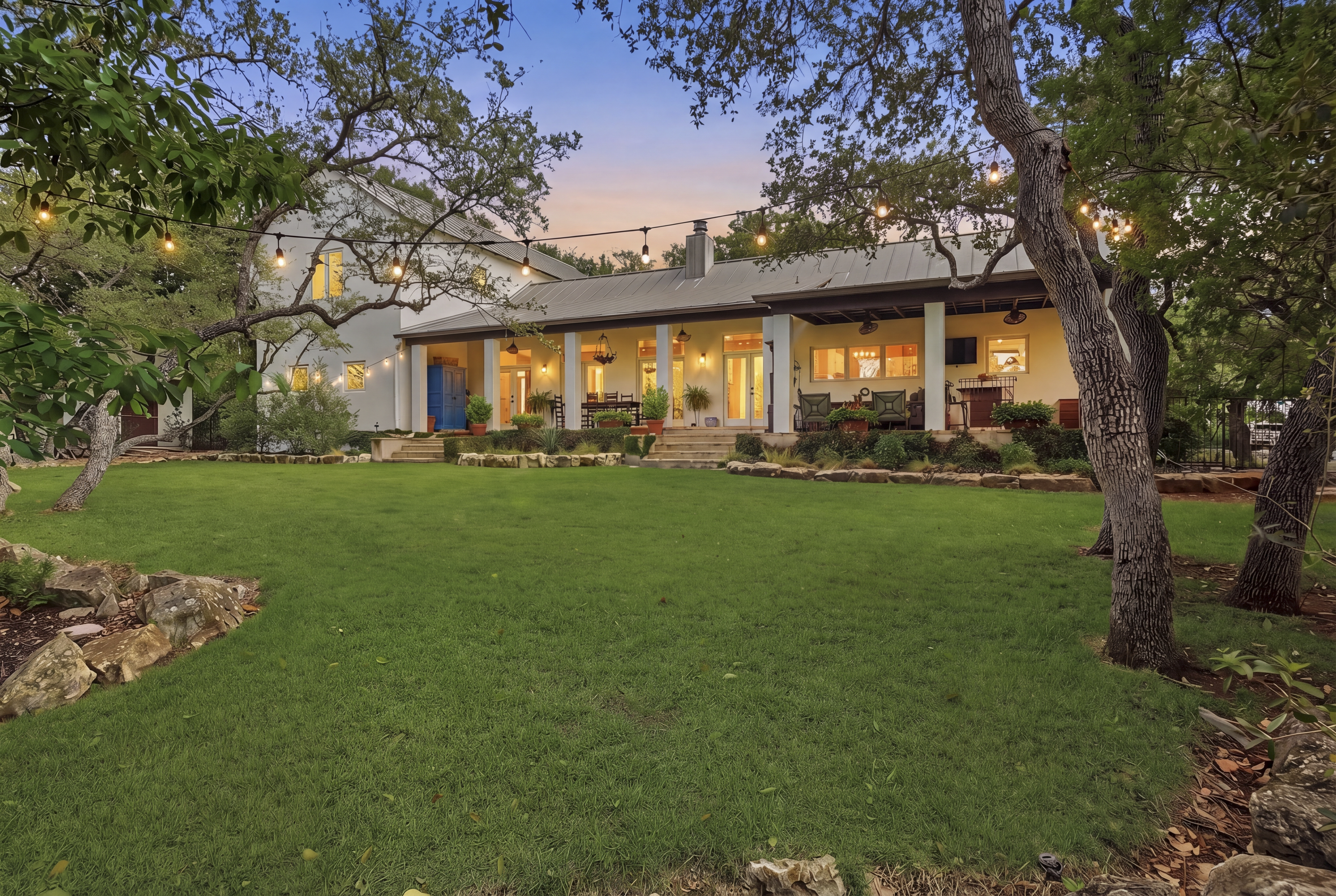  Custom-Designed Home on a 1-Acre - 物件實景