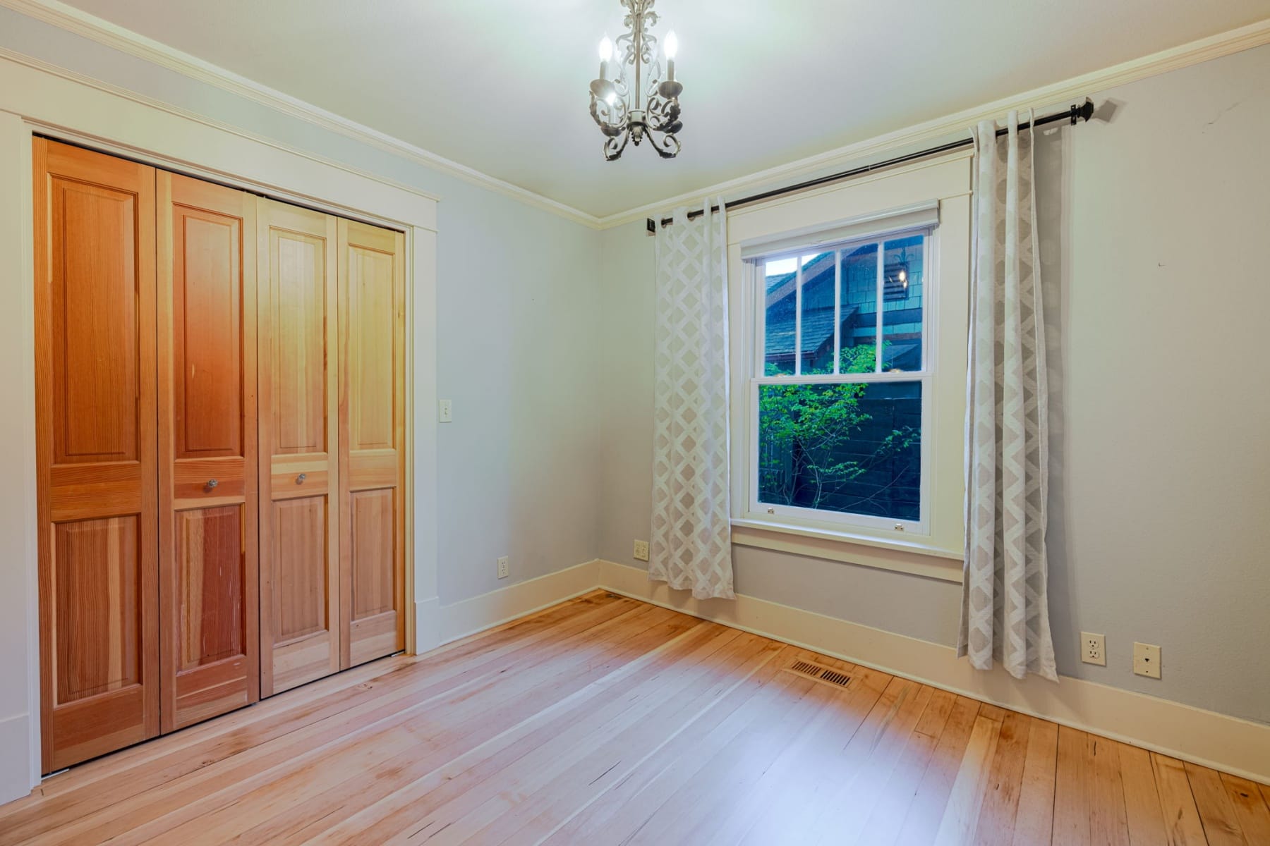  305 NW Columbia Street Bend, OR 97703 - 物件實景