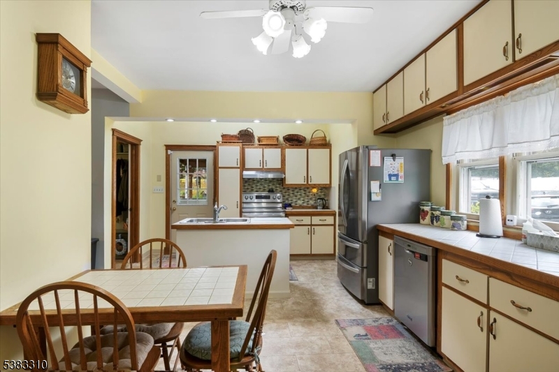 Rockaway, New Jersey, 07866-3406, United States, 3 Bedrooms Bedrooms, ,3 BathroomsBathrooms,Residential,For Sale,1976653