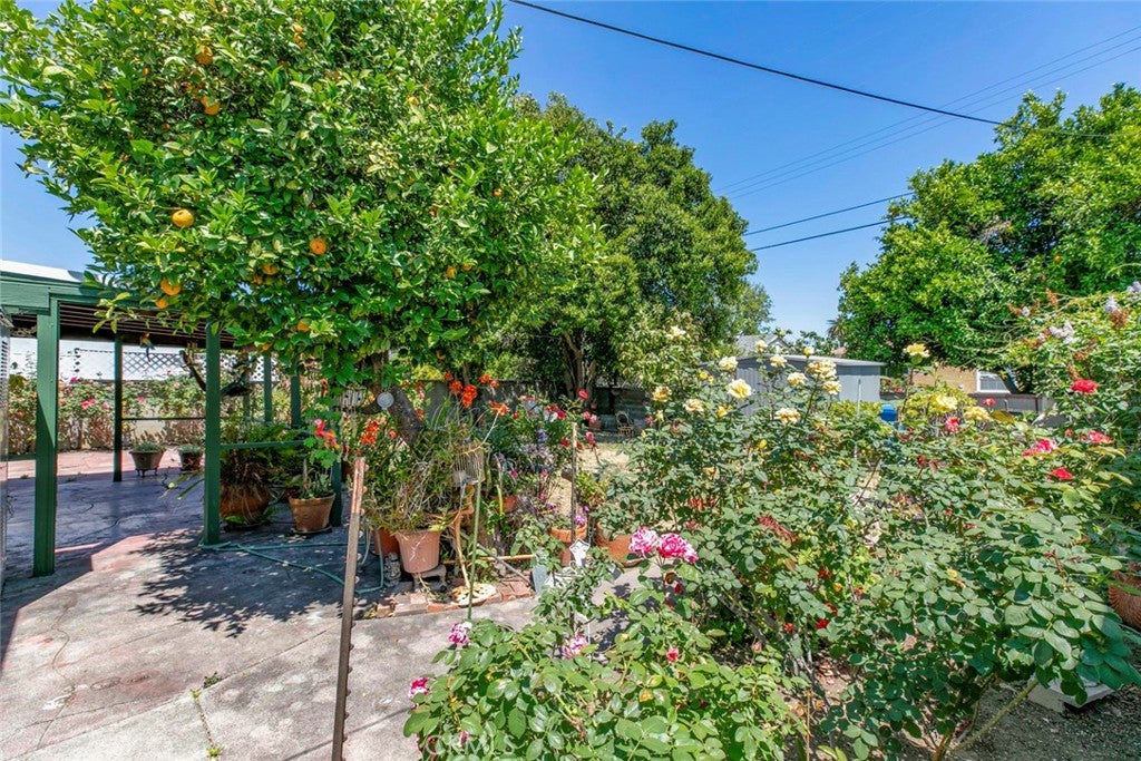 Van Nuys, California, 91405, United States, 2 Bedrooms Bedrooms, ,2 BathroomsBathrooms,Residential,For Sale,1941030