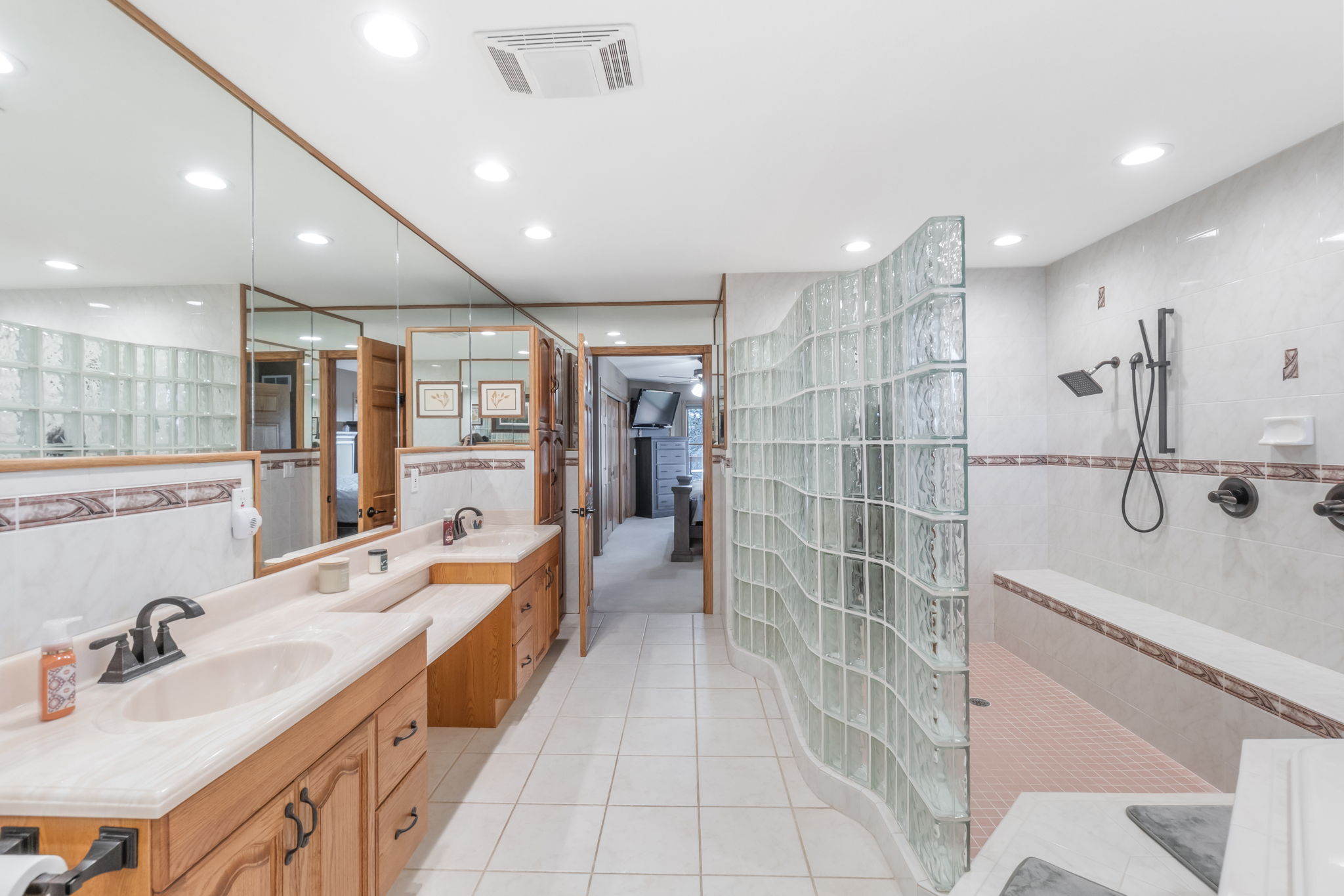 Mitchell, Iowa, 50461, United States, 4 Bedrooms Bedrooms, ,4 BathroomsBathrooms,Residential,For Sale,1923505