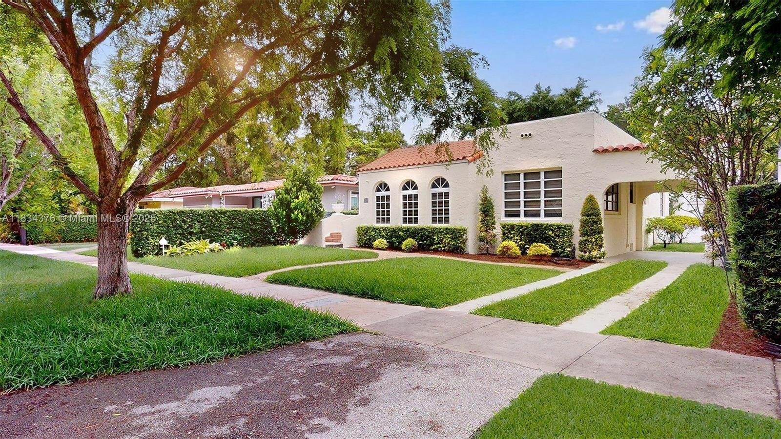 Coral Gables, Florida, 33134, United States, 2 Bedrooms Bedrooms, ,2 BathroomsBathrooms,Residential,For Sale,1989880