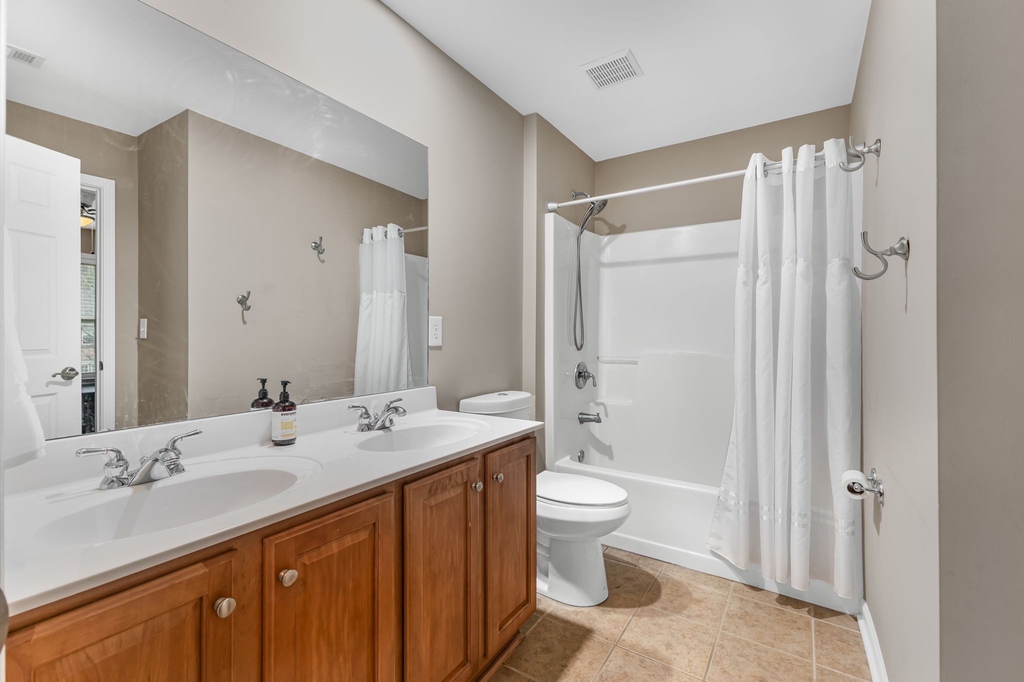 Nolensville, Tennessee, 37135, United States, 5 Bedrooms Bedrooms, ,3 BathroomsBathrooms,Residential,For Sale,2001946