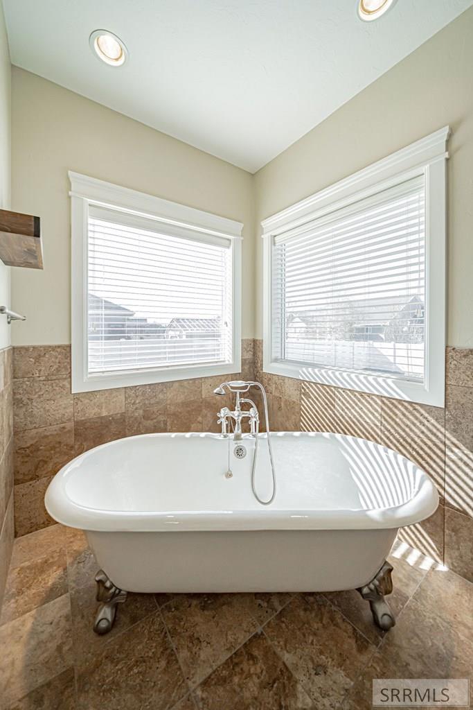 IDAHO FALLS, Idaho, 83404, United States, 4 Bedrooms Bedrooms, ,3 BathroomsBathrooms,Residential,For Sale,1873456