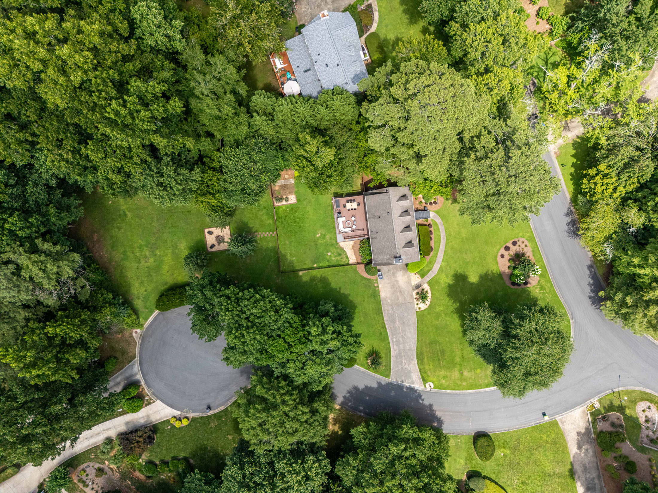  Exceptional Home Nestled on 0.83+/- Acre Picturesque Corner Lot - 物件實景