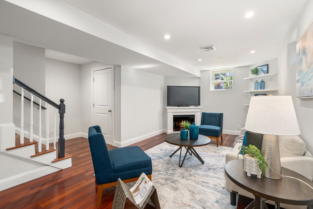 Cambridge, Massachusetts, 02139, United States, 4 Bedrooms Bedrooms, ,3 BathroomsBathrooms,Residential,For Sale,1939479