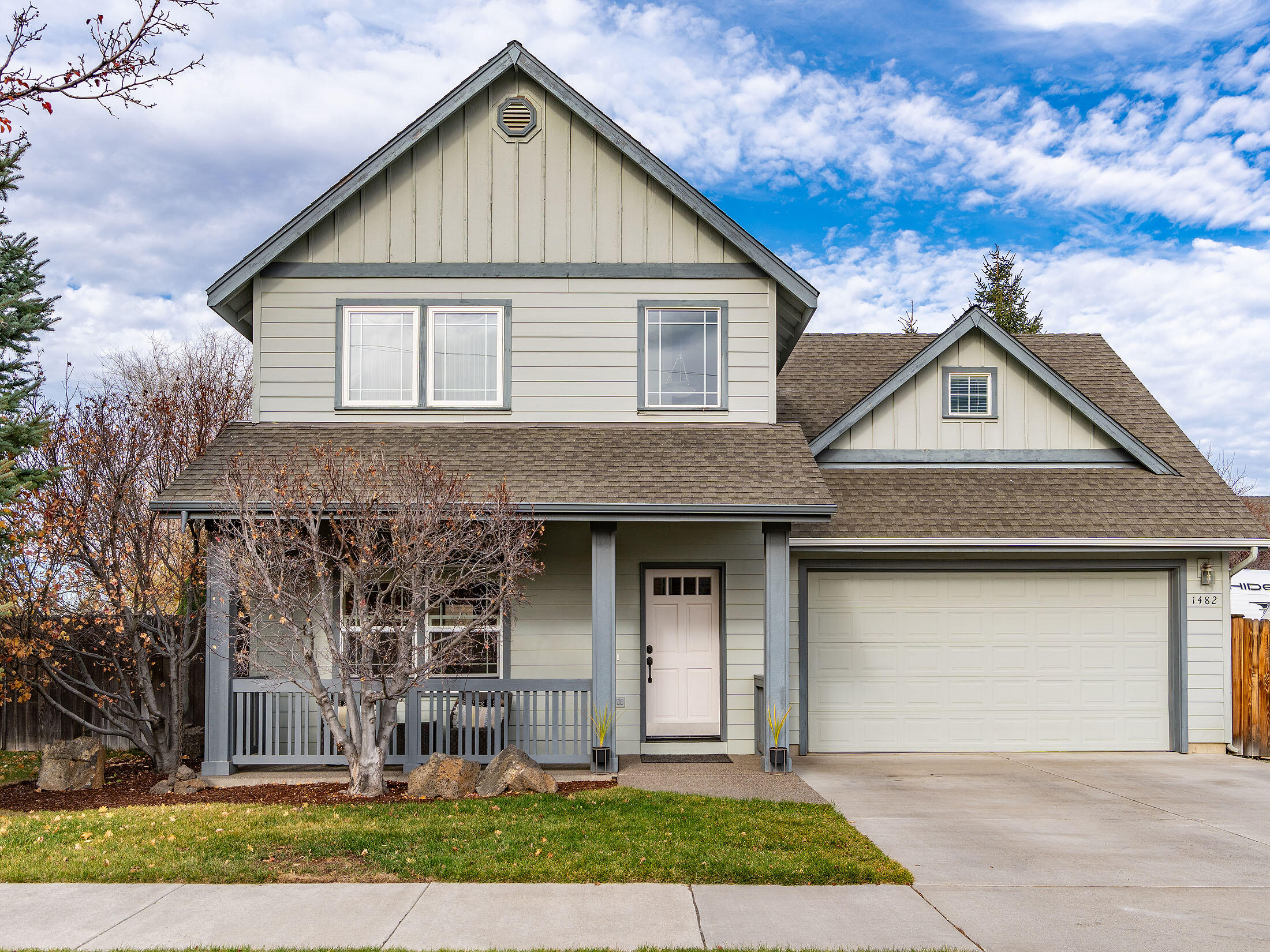 Bend, Oregon, 97701, United States, 3 Bedrooms Bedrooms, ,3 BathroomsBathrooms,Residential,For Sale,1991752