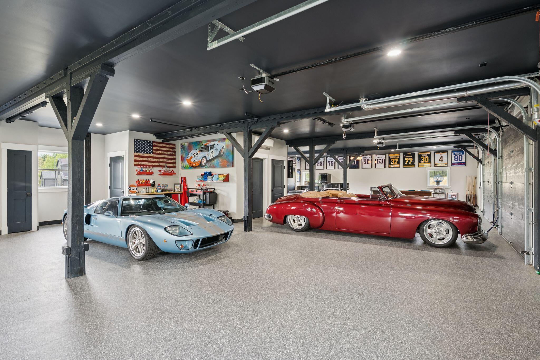 Falmouth, Maine, 04105, United States, 3 Bedrooms Bedrooms, ,4 BathroomsBathrooms,Residential,For Sale,1975511