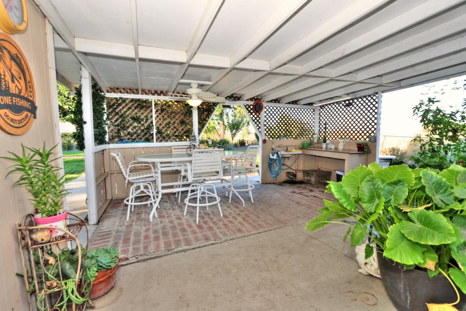 Walnut Grove, California, 95690, United States, 5 Bedrooms Bedrooms, ,3 BathroomsBathrooms,Residential,For Sale,1957042