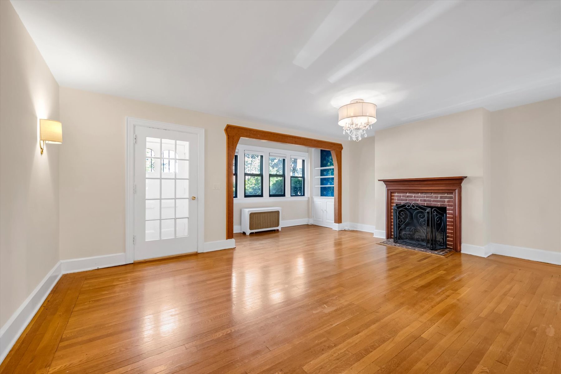  ?RENOVATED FOREST CLOSE ATTACHED BRICK TOWNHOUSE? - 物件實景