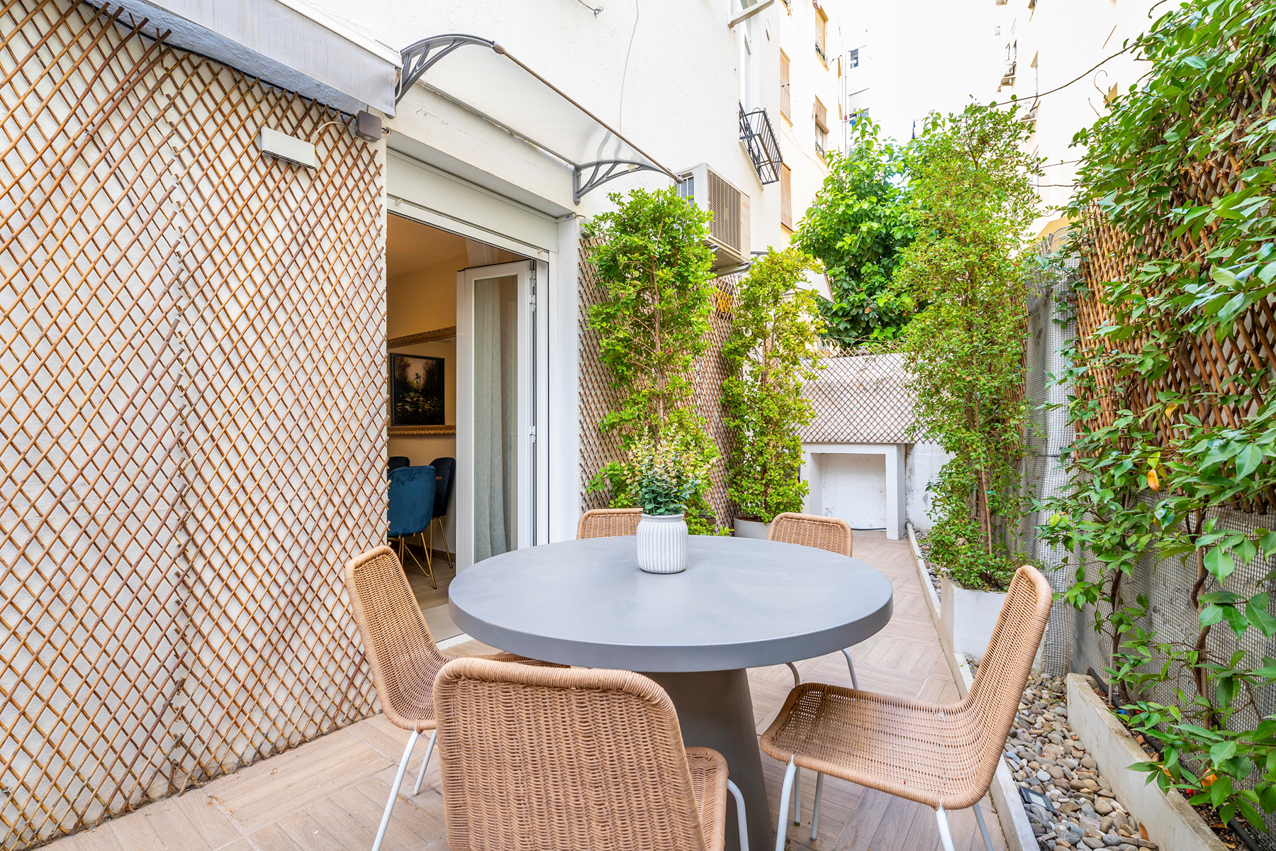  2-Bedroom flat with patio in Alcalde Sainz de Baranda - 物件實景