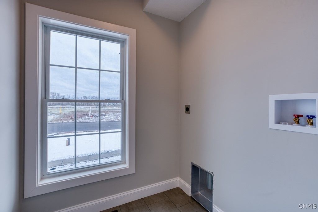 Baldwinsville, New York, 13027, United States, 4 Bedrooms Bedrooms, ,3 BathroomsBathrooms,Residential,For Sale,1906814