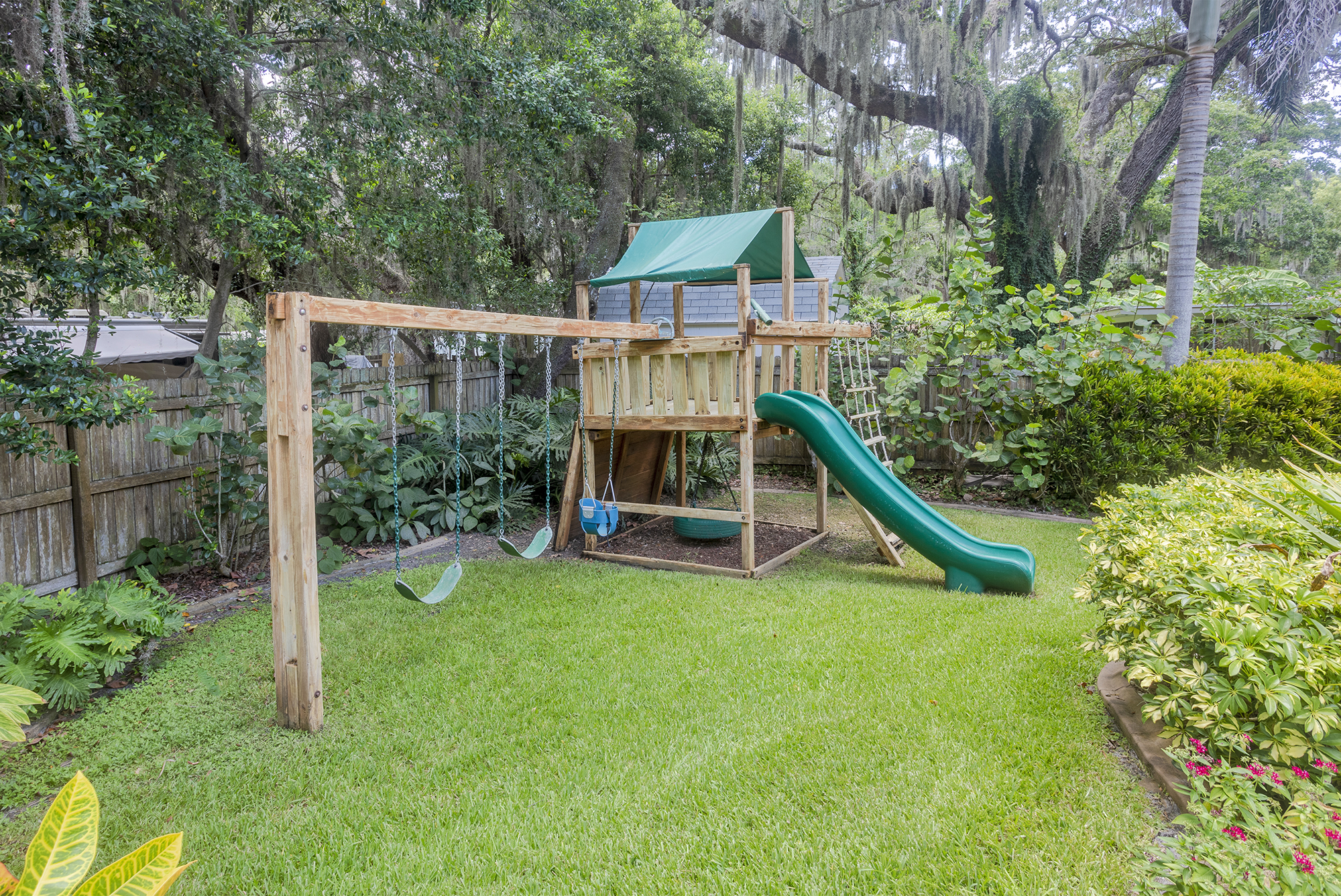 Largo, Florida, 33770, United States, 2 Bedrooms Bedrooms, ,2 BathroomsBathrooms,Residential,For Sale,1979255