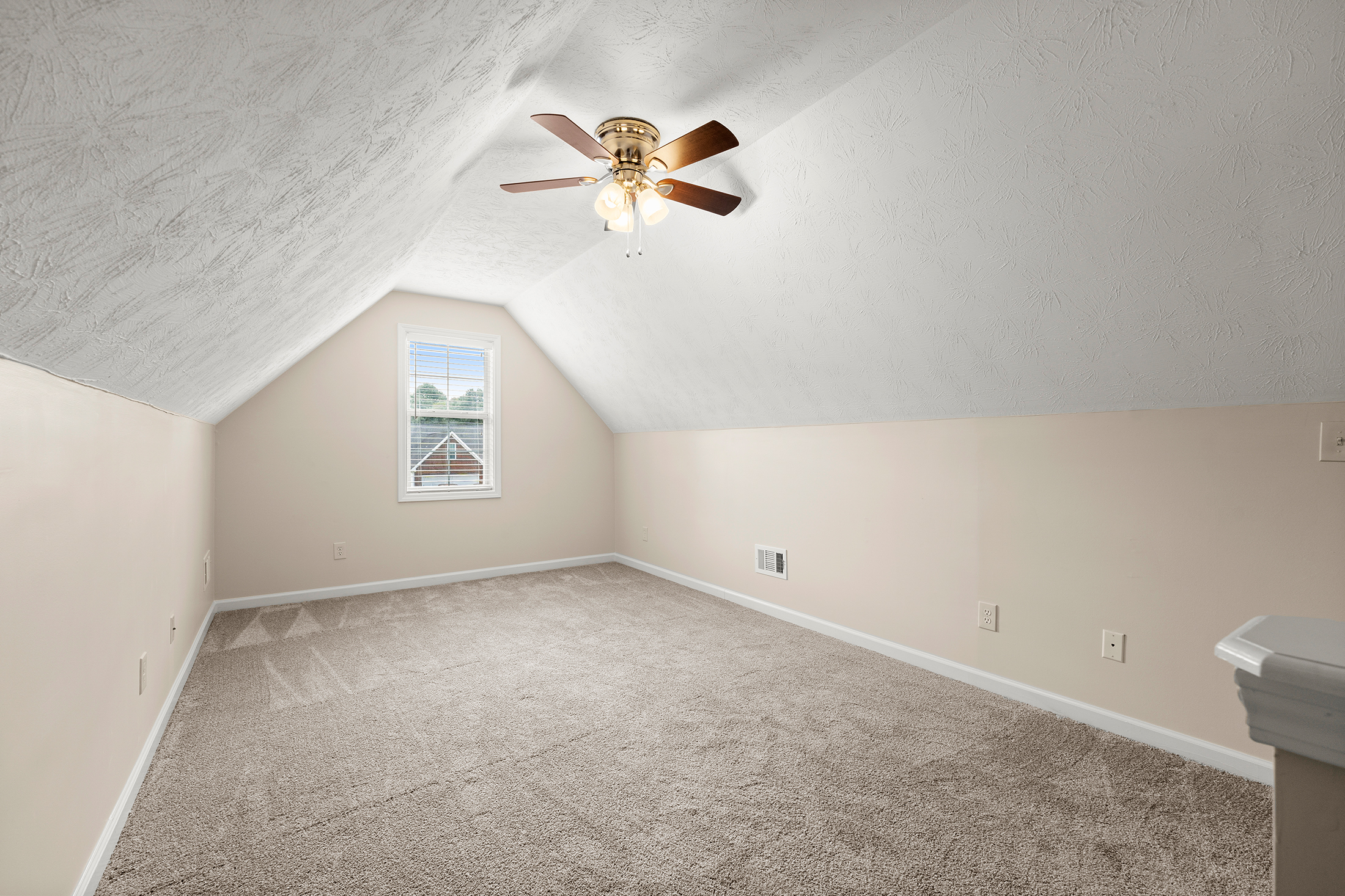  Immaculately Maintained, Brick-Front, Step-Less Ranch Home - 物件實景