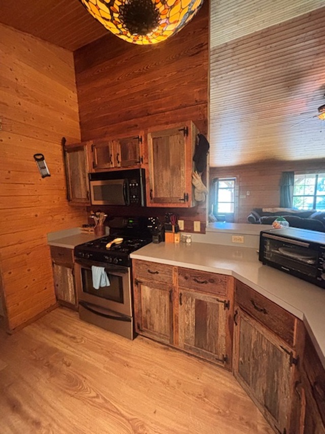 Hatfield, Arkansas, 71945, United States, 2 Bedrooms Bedrooms, ,1 BathroomBathrooms,Residential,For Sale,1977667