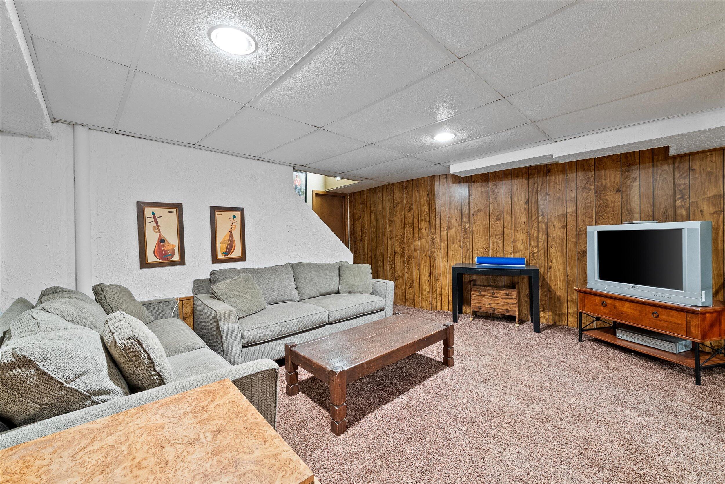 Mequon, Wisconsin, 53097, United States, 5 Bedrooms Bedrooms, ,5 BathroomsBathrooms,Residential,For Sale,1907648