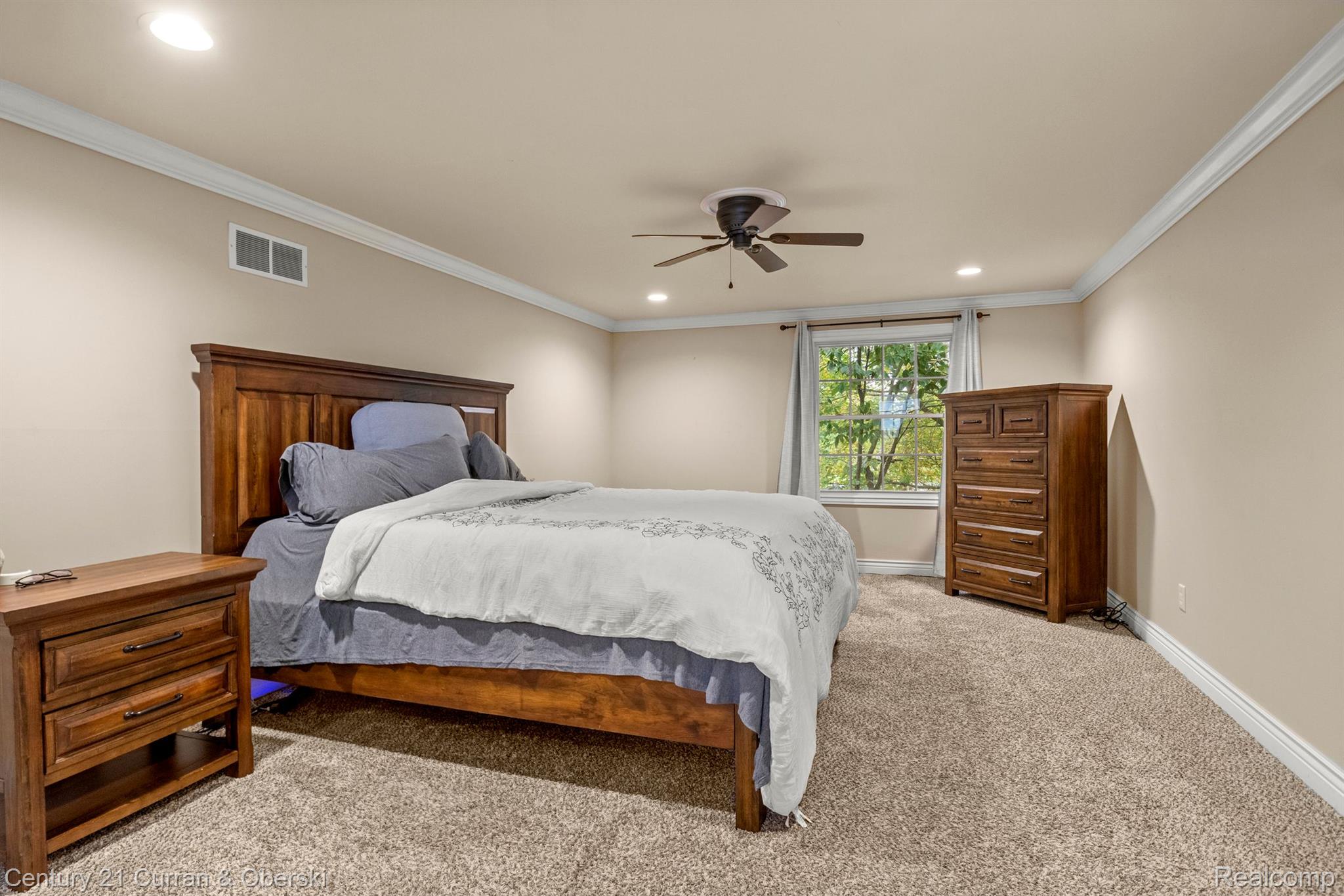 West Bloomfield Charter Township, Michigan, 48322, United States, 4 Bedrooms Bedrooms, ,3 BathroomsBathrooms,Residential,For Sale,1977559