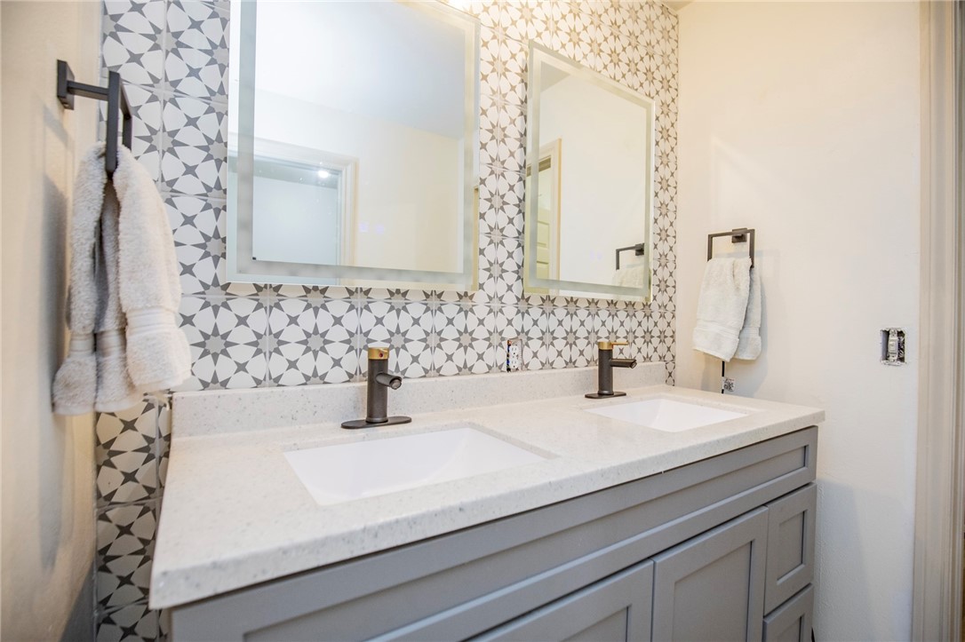 Siloam Springs, Arkansas, 72761, United States, 6 Bedrooms Bedrooms, ,4 BathroomsBathrooms,Residential,For Sale,1906870