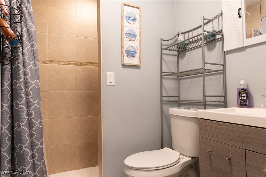 Fort Myers, Florida, 33916, United States, 4 Bedrooms Bedrooms, ,5 BathroomsBathrooms,Residential,For Sale,1975141