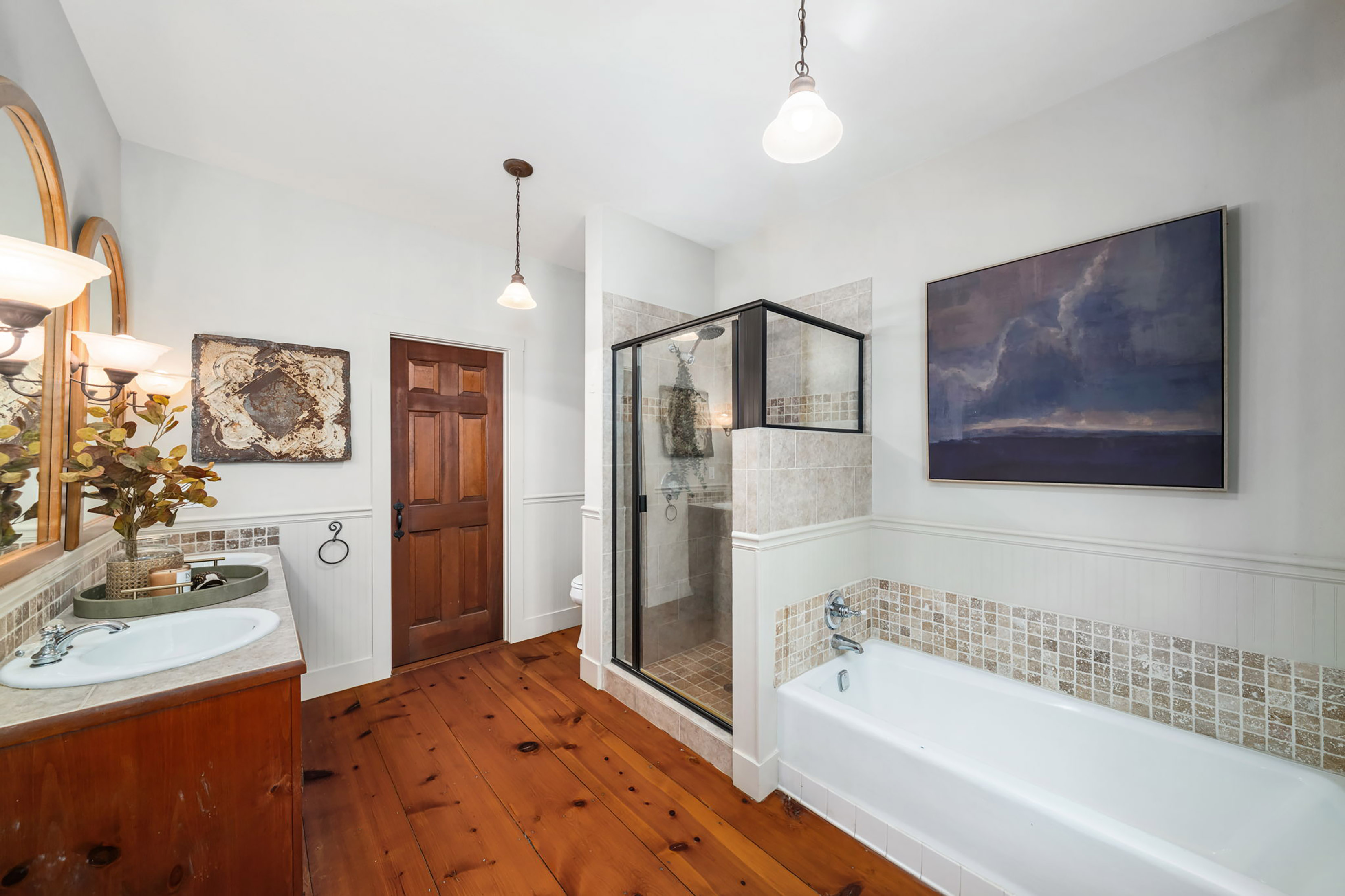  Live Timeless in Coveted Farmhouse on 4+ Private Gated Acres In Roswell - 物件實景
