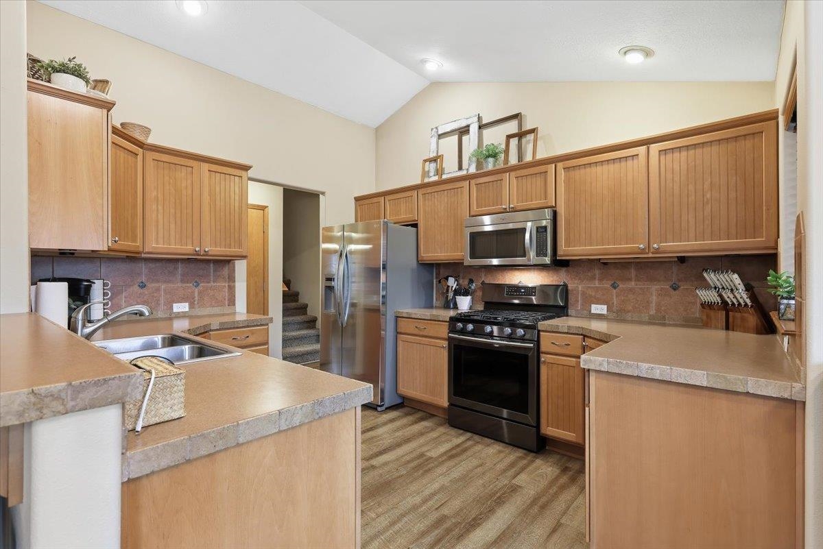 Greenacres, Washington, 99016, United States, 6 Bedrooms Bedrooms, ,3 BathroomsBathrooms,Residential,For Sale,1992048