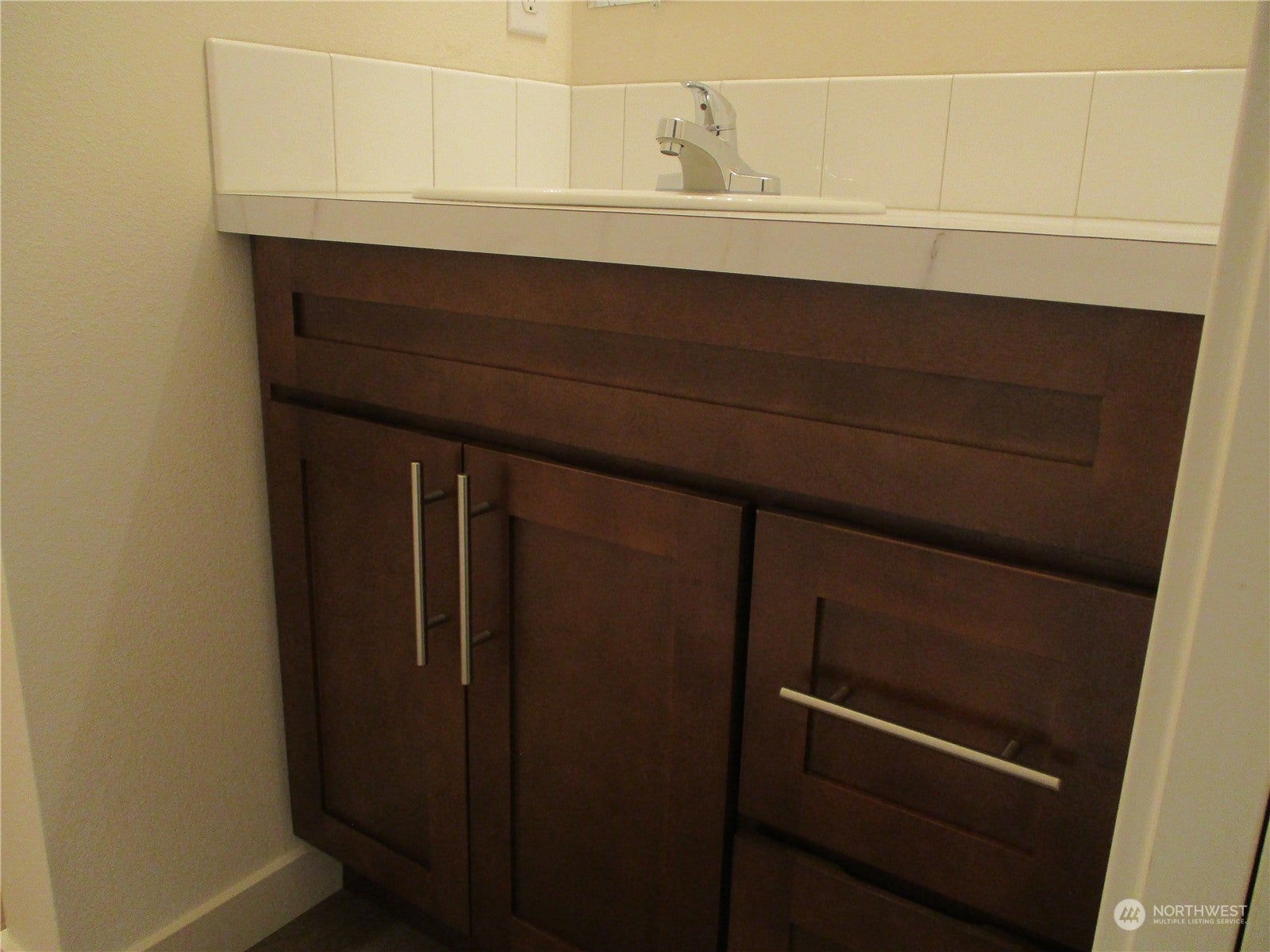 Kelso, Washington, 98626, United States, ,Residential,For Sale,1977091