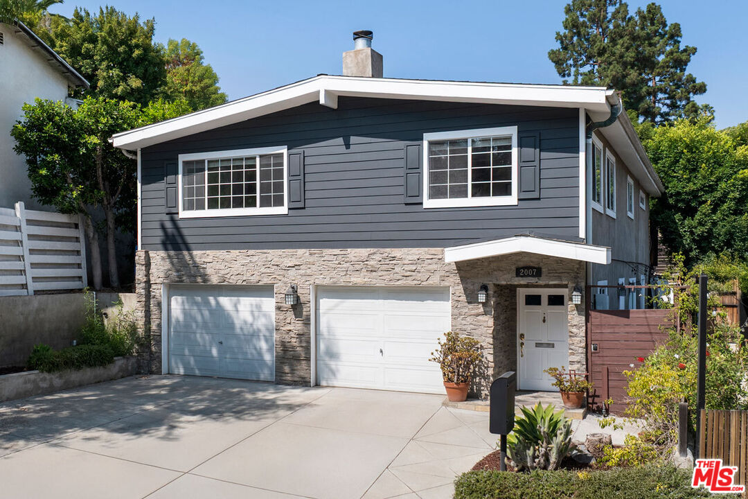 Los Angeles, California, 90039, United States, 3 Bedrooms Bedrooms, ,4 BathroomsBathrooms,Residential,For Sale,1924796