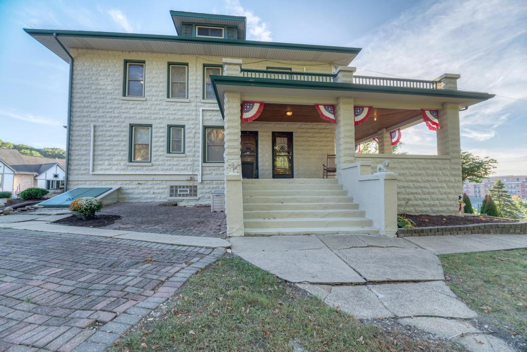 Willow Springs, Illinois, 60480, United States, 6 Bedrooms Bedrooms, ,3 BathroomsBathrooms,Residential,For Sale,1961298