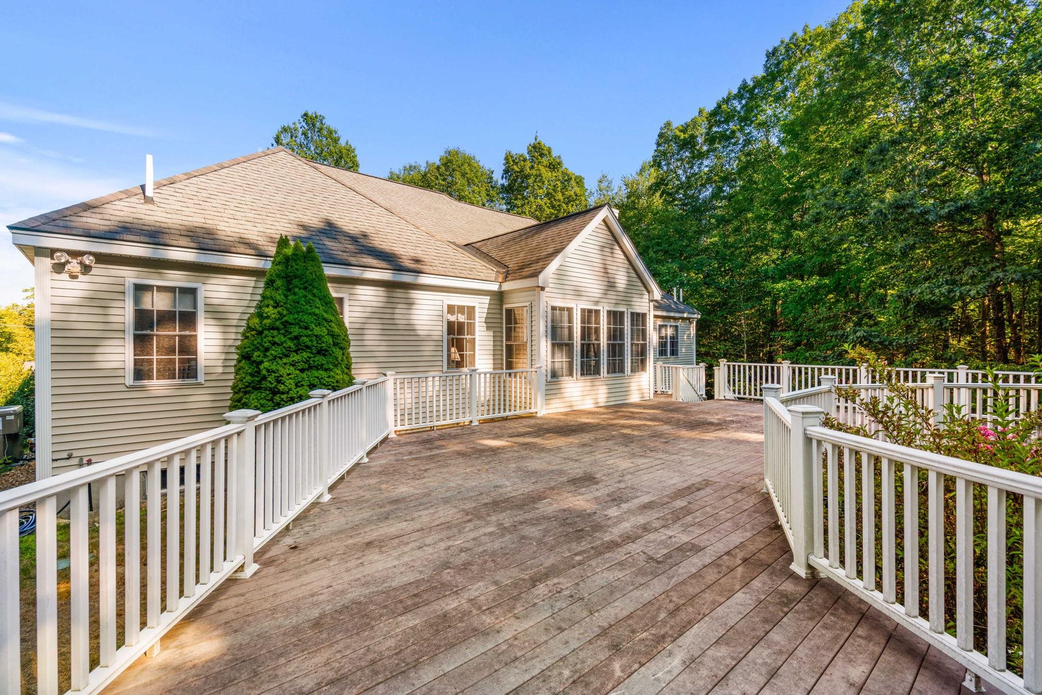 Chester, New Hampshire, 03036, United States, 3 Bedrooms Bedrooms, ,2 BathroomsBathrooms,Residential,For Sale,1926027