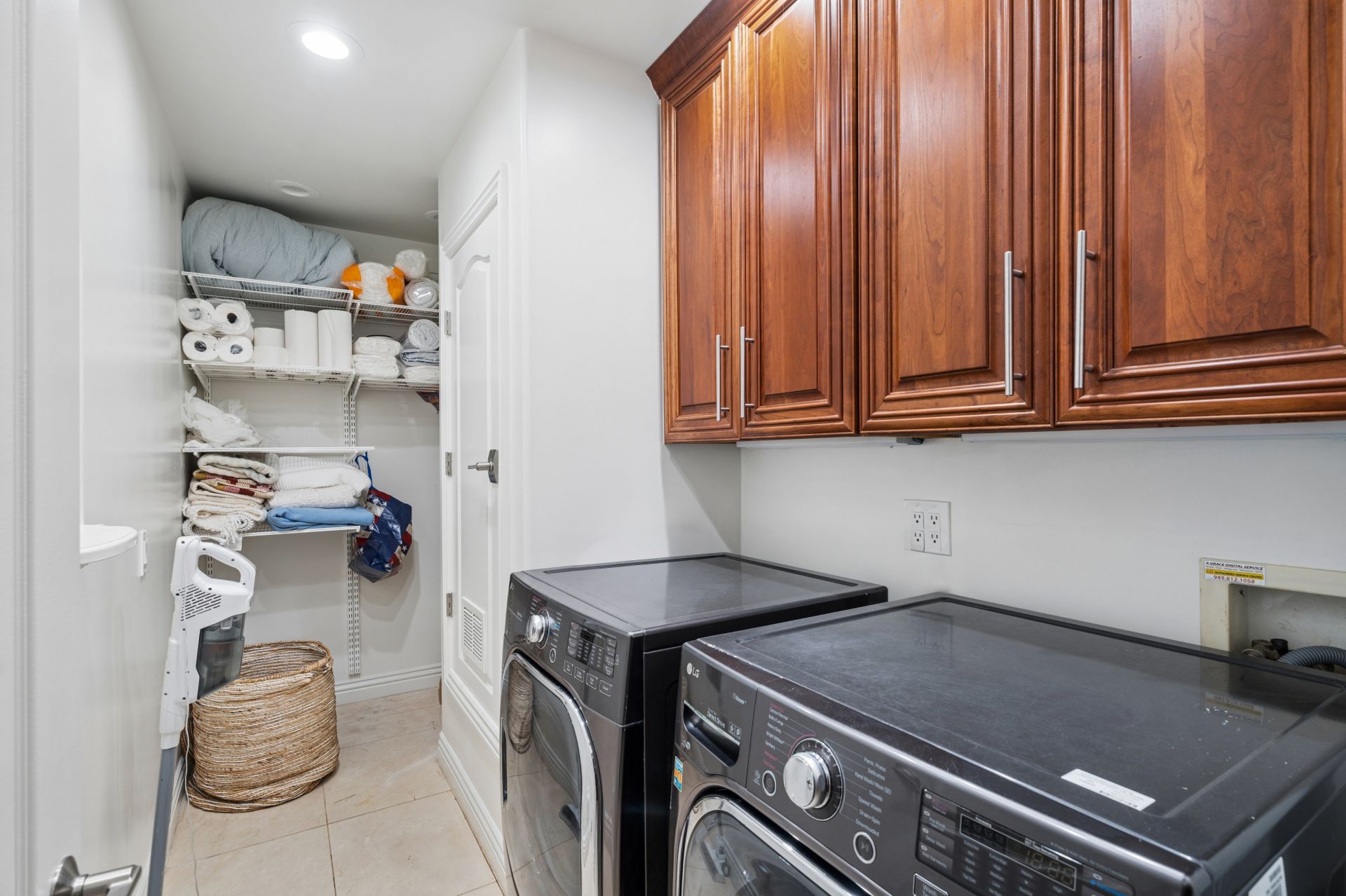  3322 and 3324 Via Lido, Newport Beach, CA 92663 - 物件實景