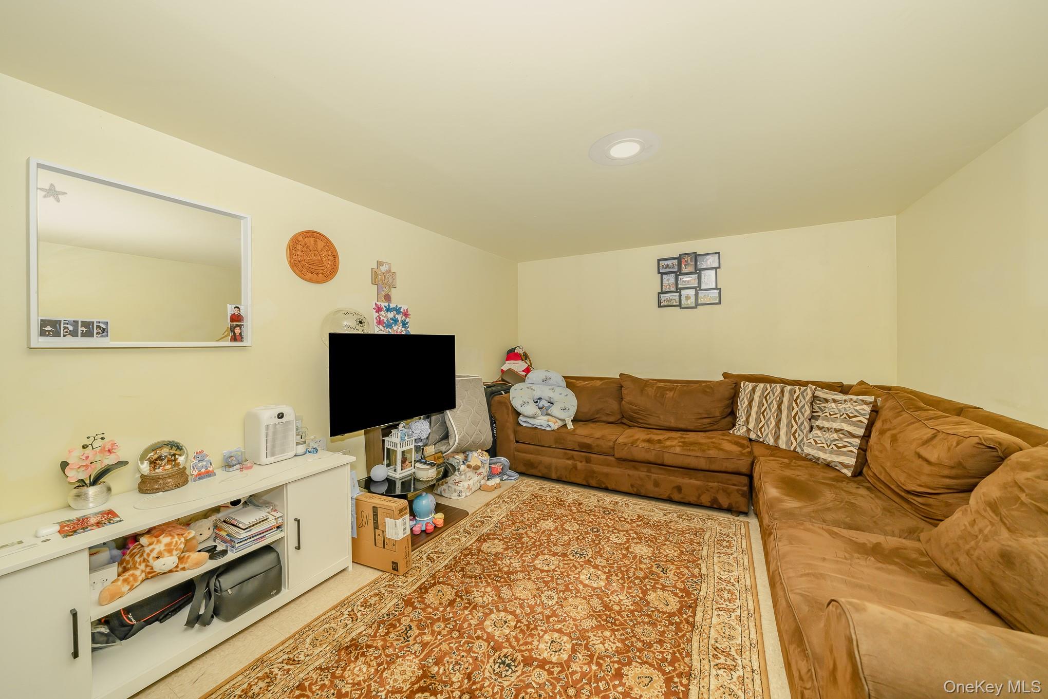 West Babylon, New York, 11704, United States, 3 Bedrooms Bedrooms, ,2 BathroomsBathrooms,Residential,For Sale,2005804