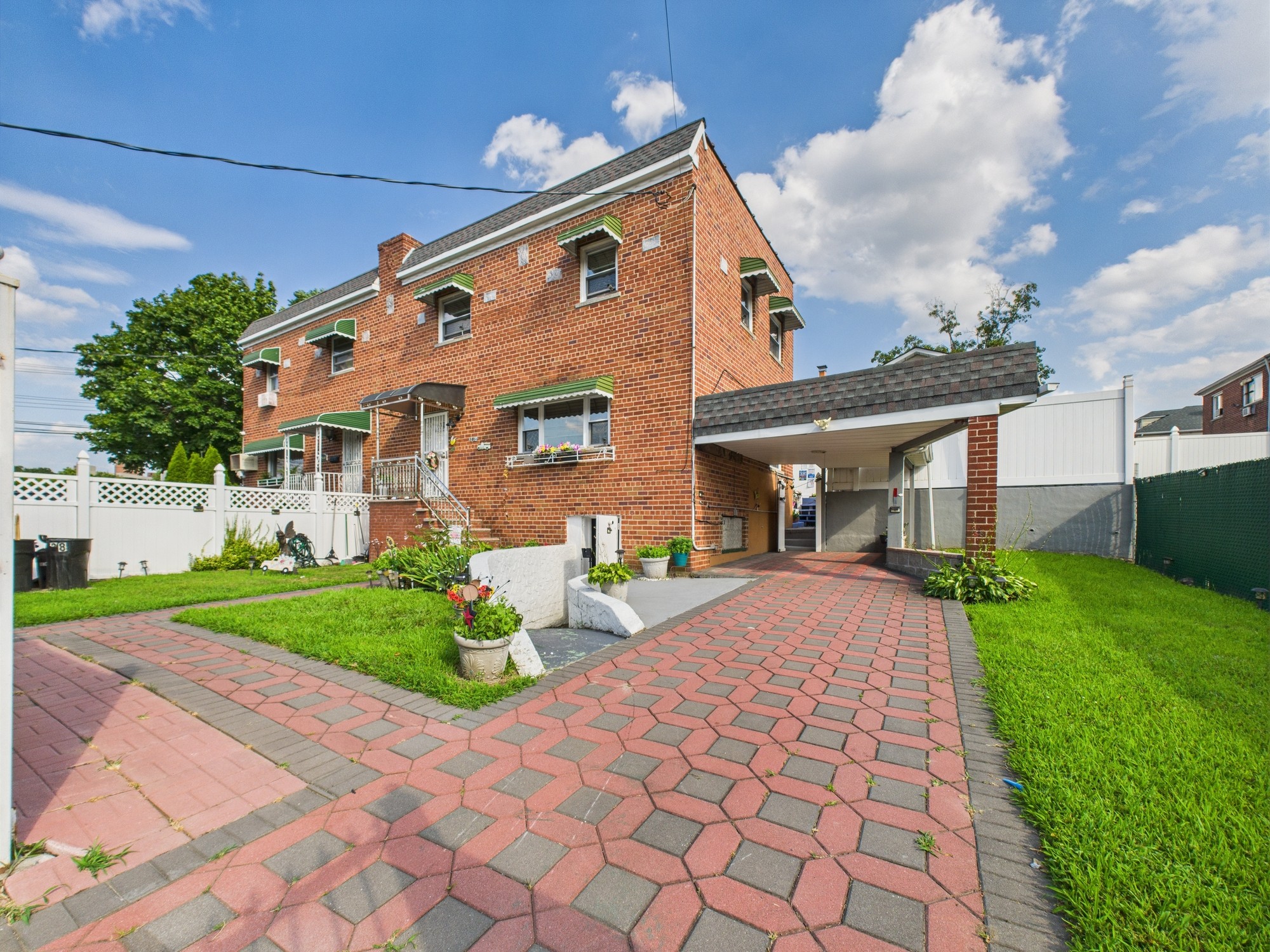 Bronx, New York, 10465, United States, 3 Bedrooms Bedrooms, ,3 BathroomsBathrooms,Residential,For Sale,1895148