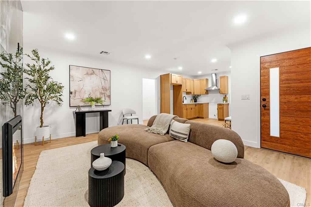Los Angeles, California, 90032, United States, 5 Bedrooms Bedrooms, ,3 BathroomsBathrooms,Residential,For Sale,1765407
