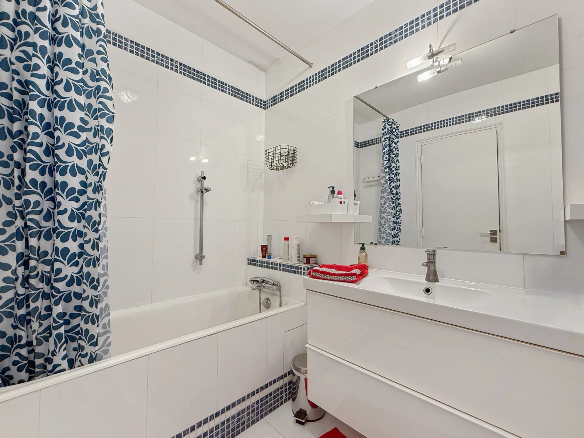 Suresnes, Île-de-France, 92150, FR, 3 Bedrooms Bedrooms, ,3 BathroomsBathrooms,Residential,For Sale,1933356