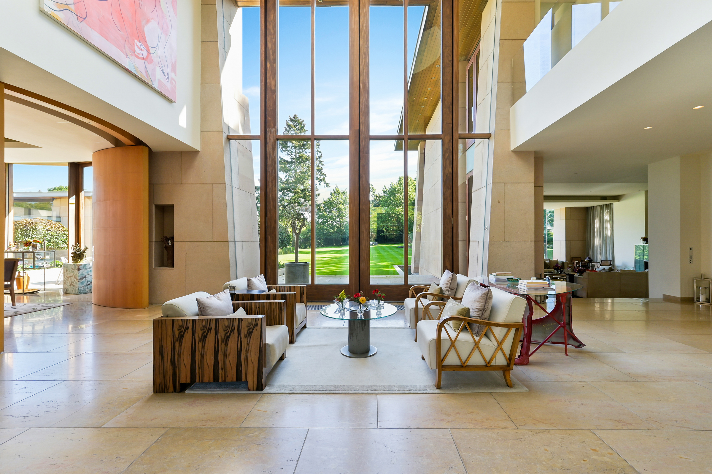  An architectural house on The Bishops Avenue with an indoor-outdoor pool - 物件實景