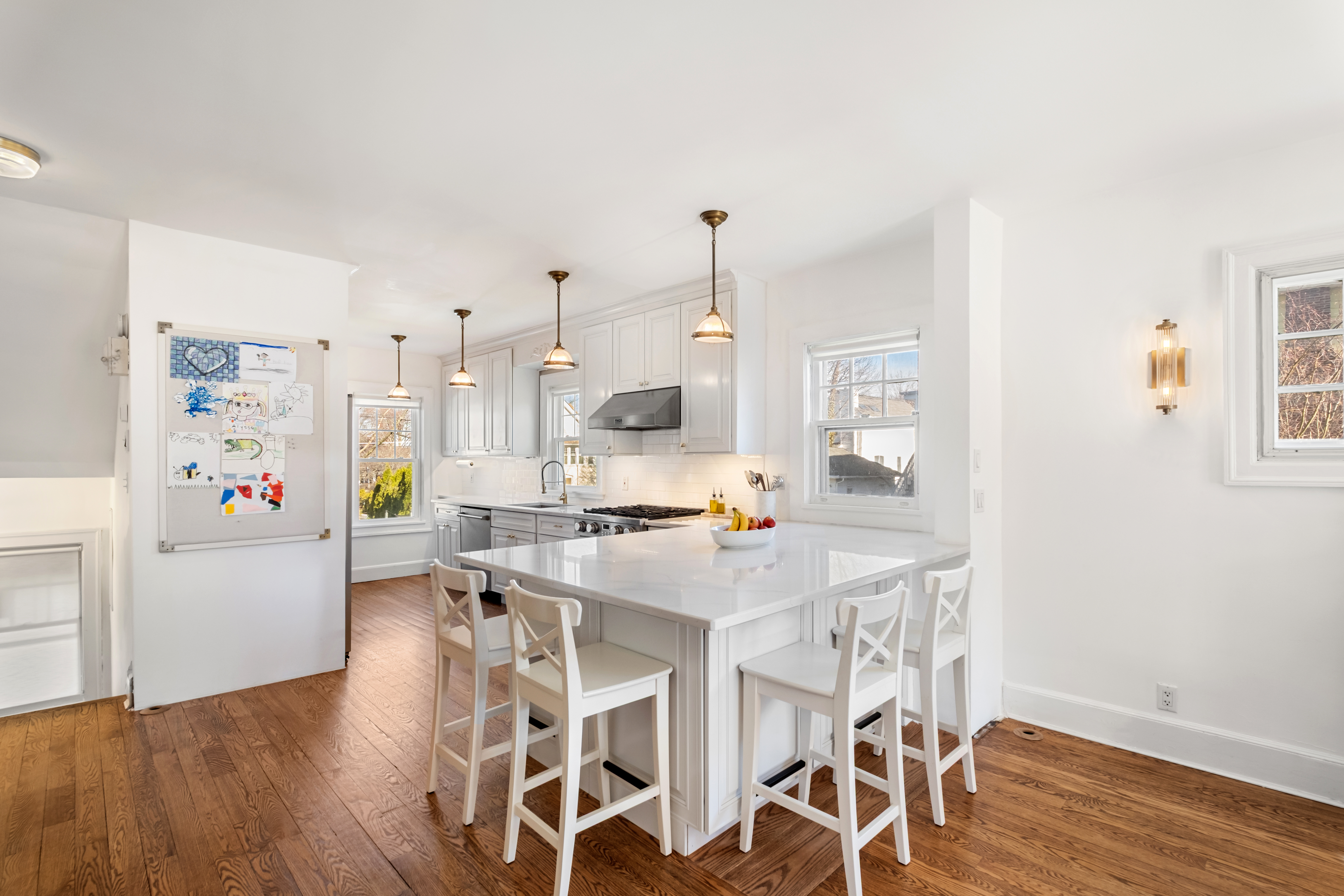  a gracious, fully-updated home where  every detail has been considered. - 物件實景