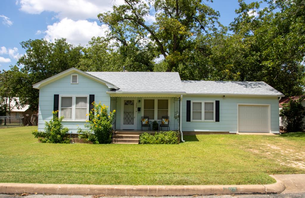 Fredericksburg, Texas, 78624, United States, 3 Bedrooms Bedrooms, ,4 BathroomsBathrooms,Residential,For Sale,1983806