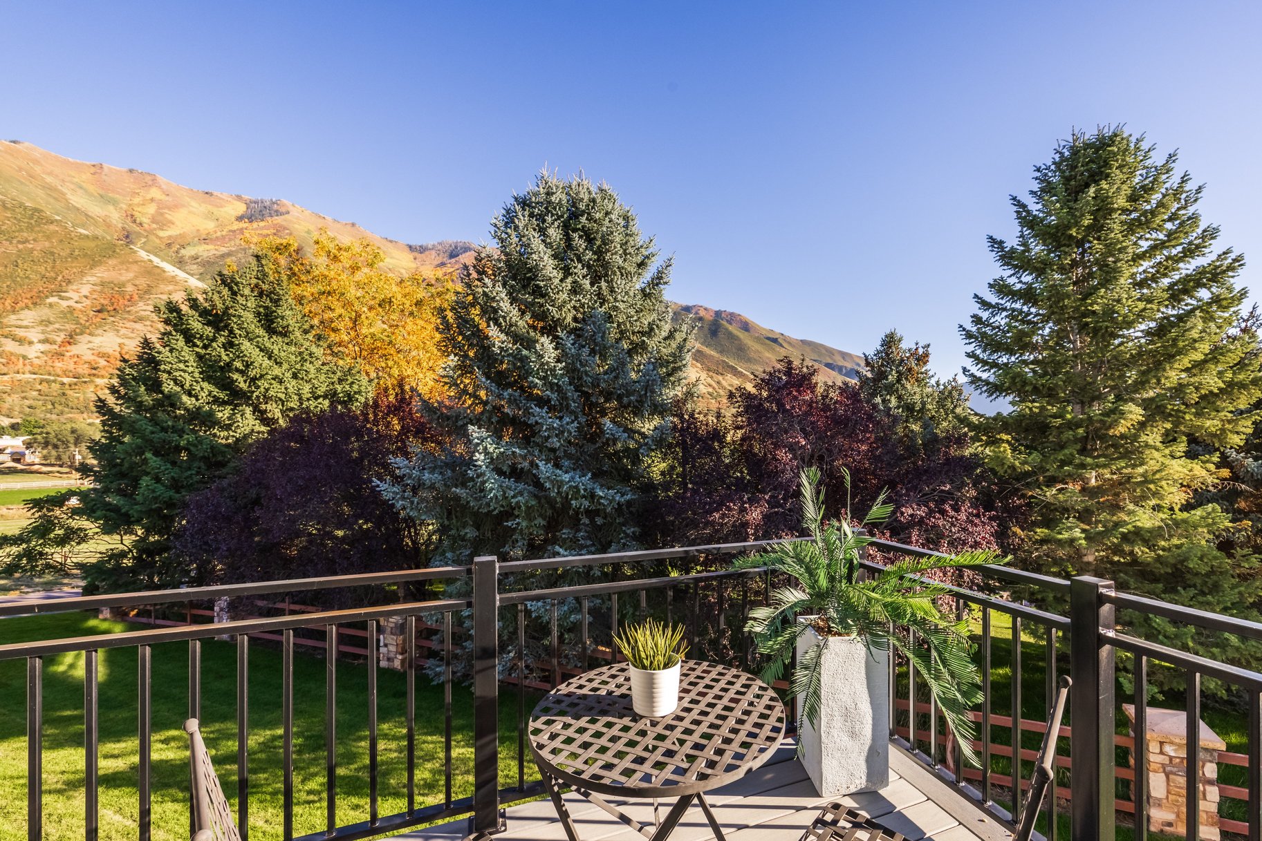  Timeless Elegance Beneath Maple Mountain - 物件實景