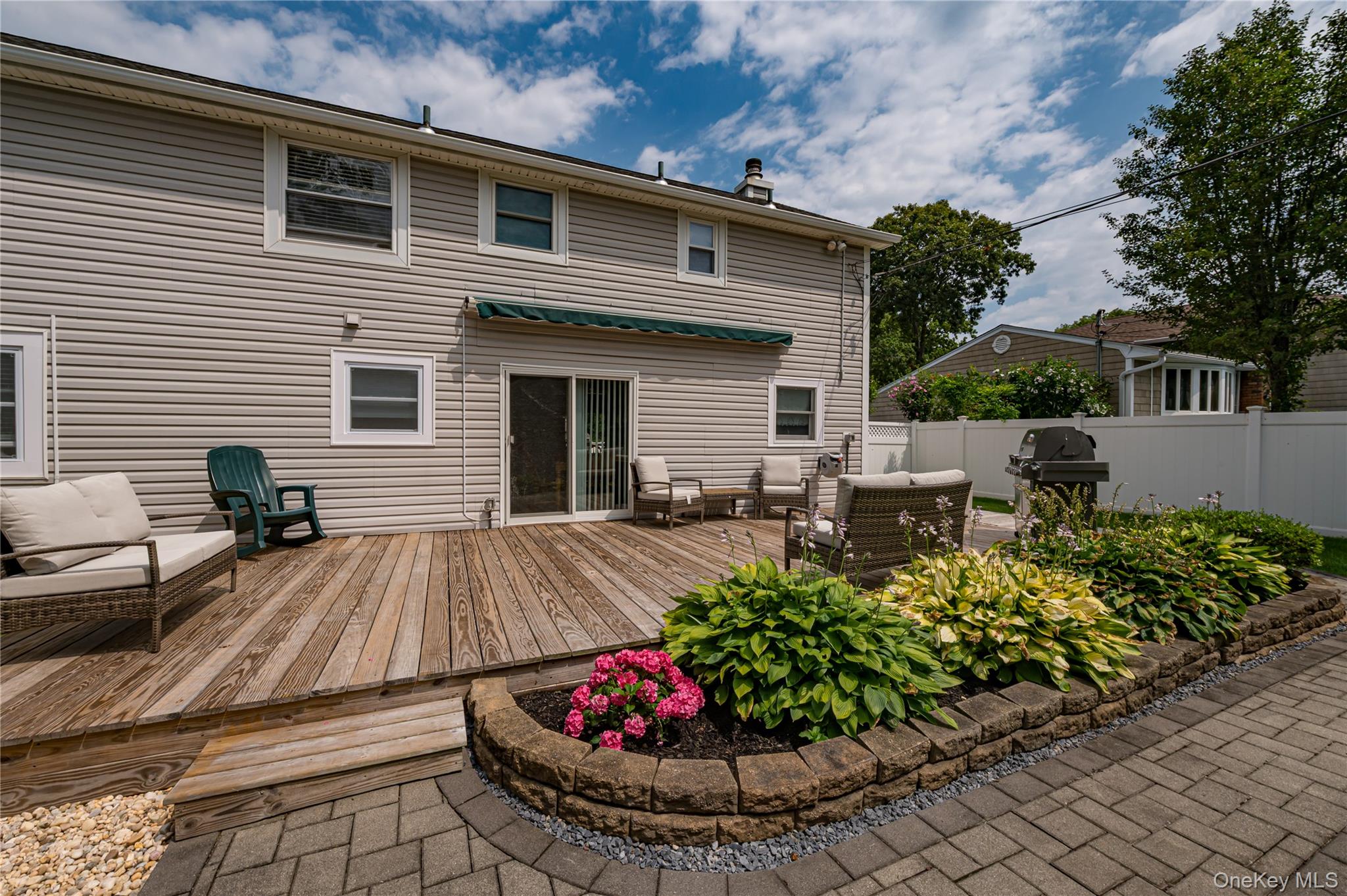  16 Sussex Lane, Lake Grove, NY, 11755 - 物件實景