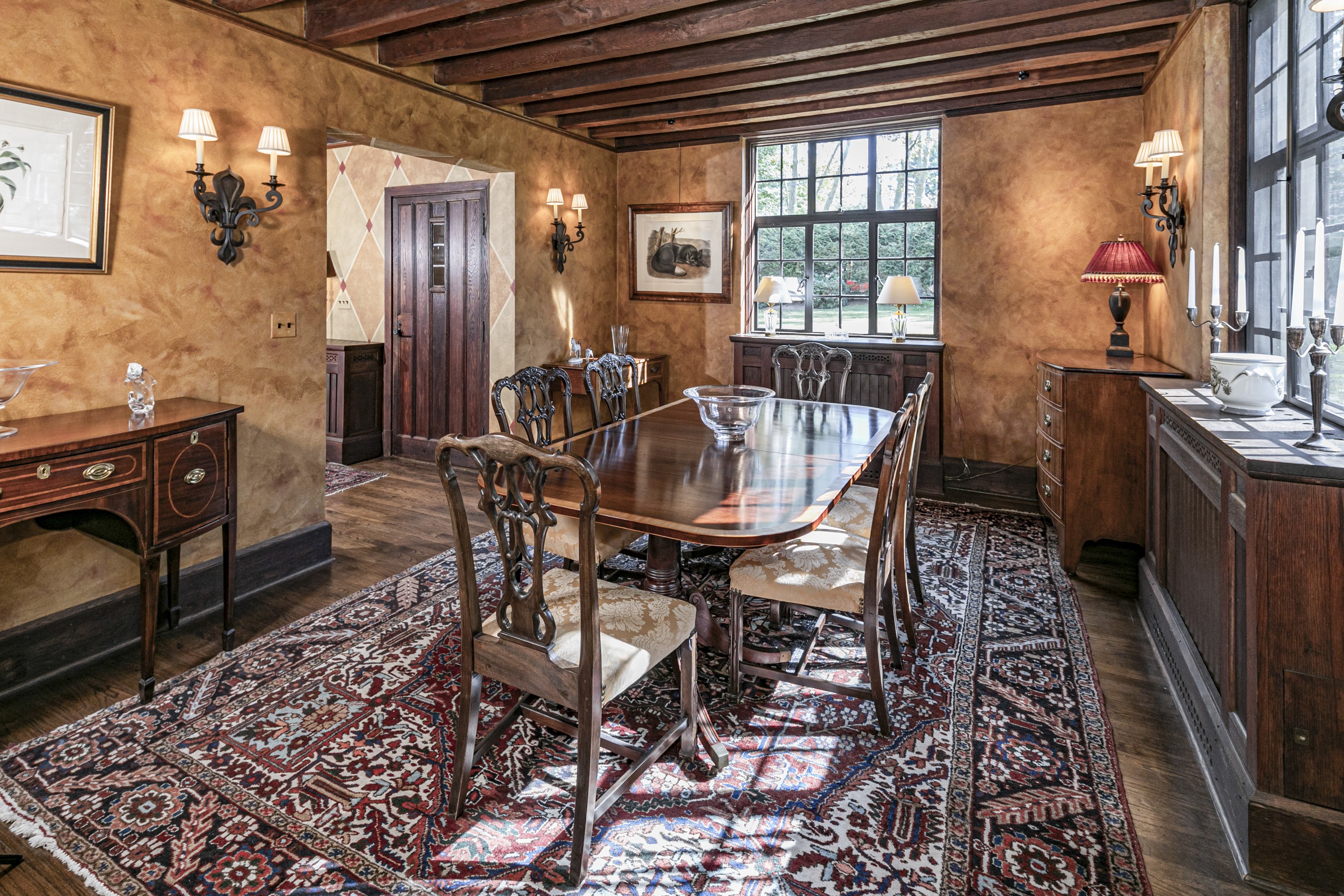  Modernized Tudor on a Magnificent Oversized Lot - 物件實景