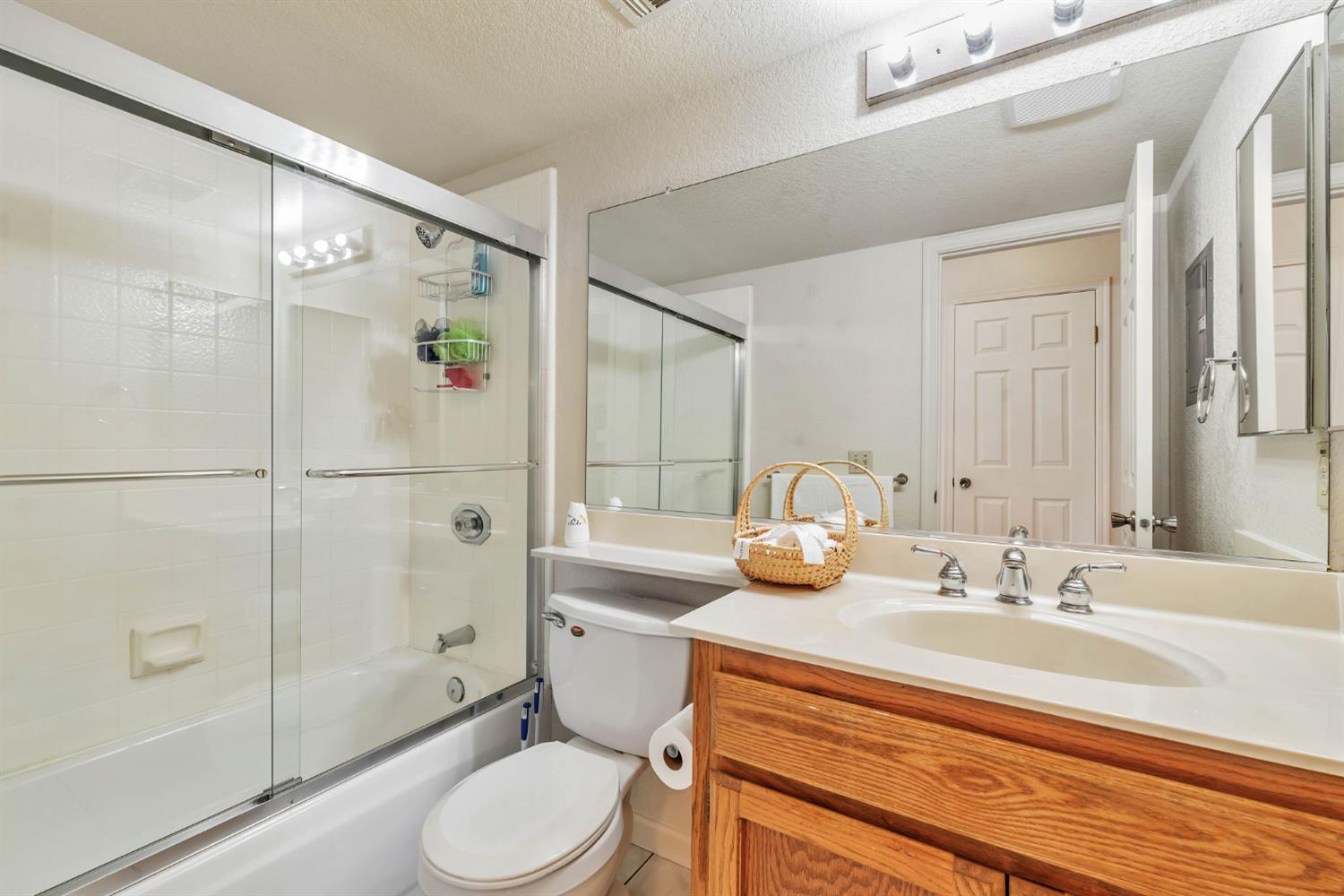 Tracy, California, 95376, United States, 4 Bedrooms Bedrooms, ,3 BathroomsBathrooms,Residential,For Sale,1949007