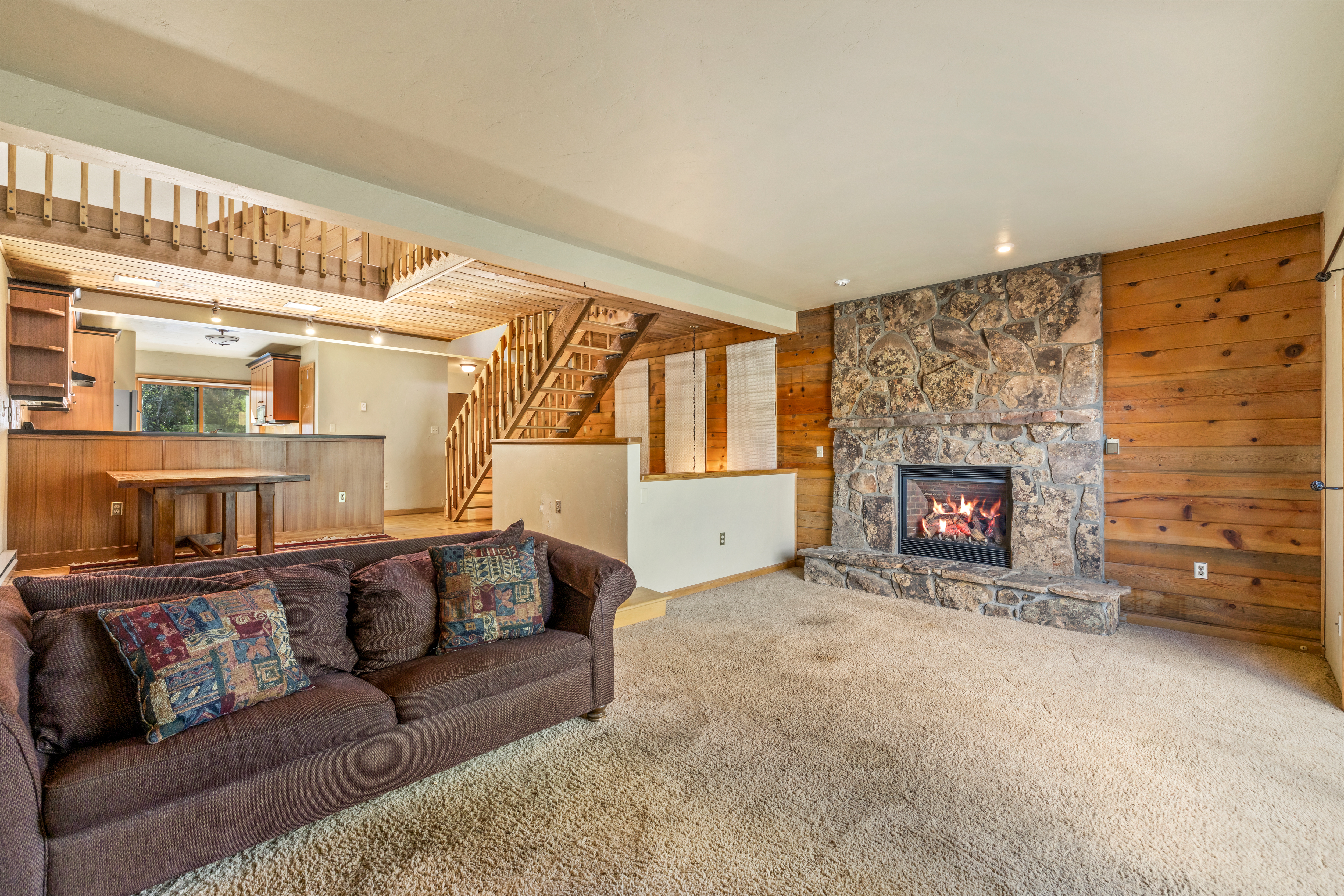  Spacious Columbine Townhome - 物件實景