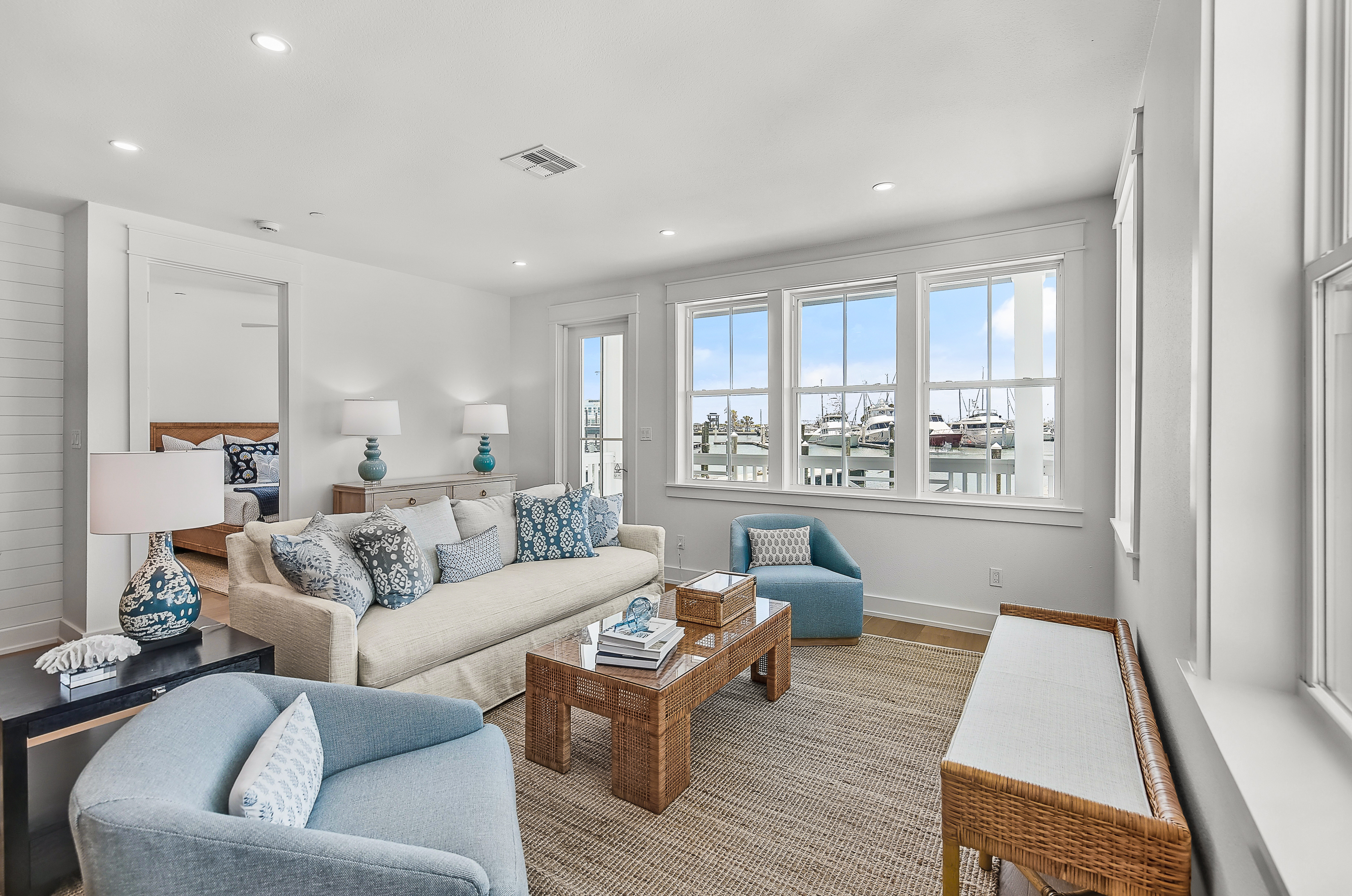  Coastal Elegance Meets Waterfront Living - 物件實景