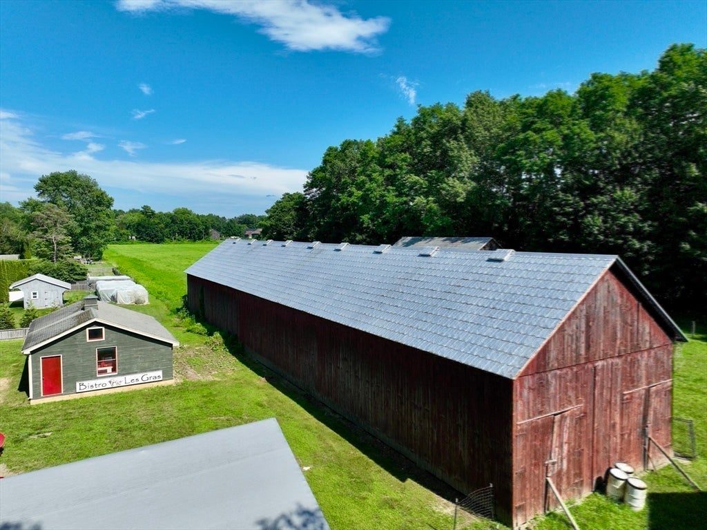 Hadley, Massachusetts, 01035, United States, 5 Bedrooms Bedrooms, ,3 BathroomsBathrooms,Residential,For Sale,1885251