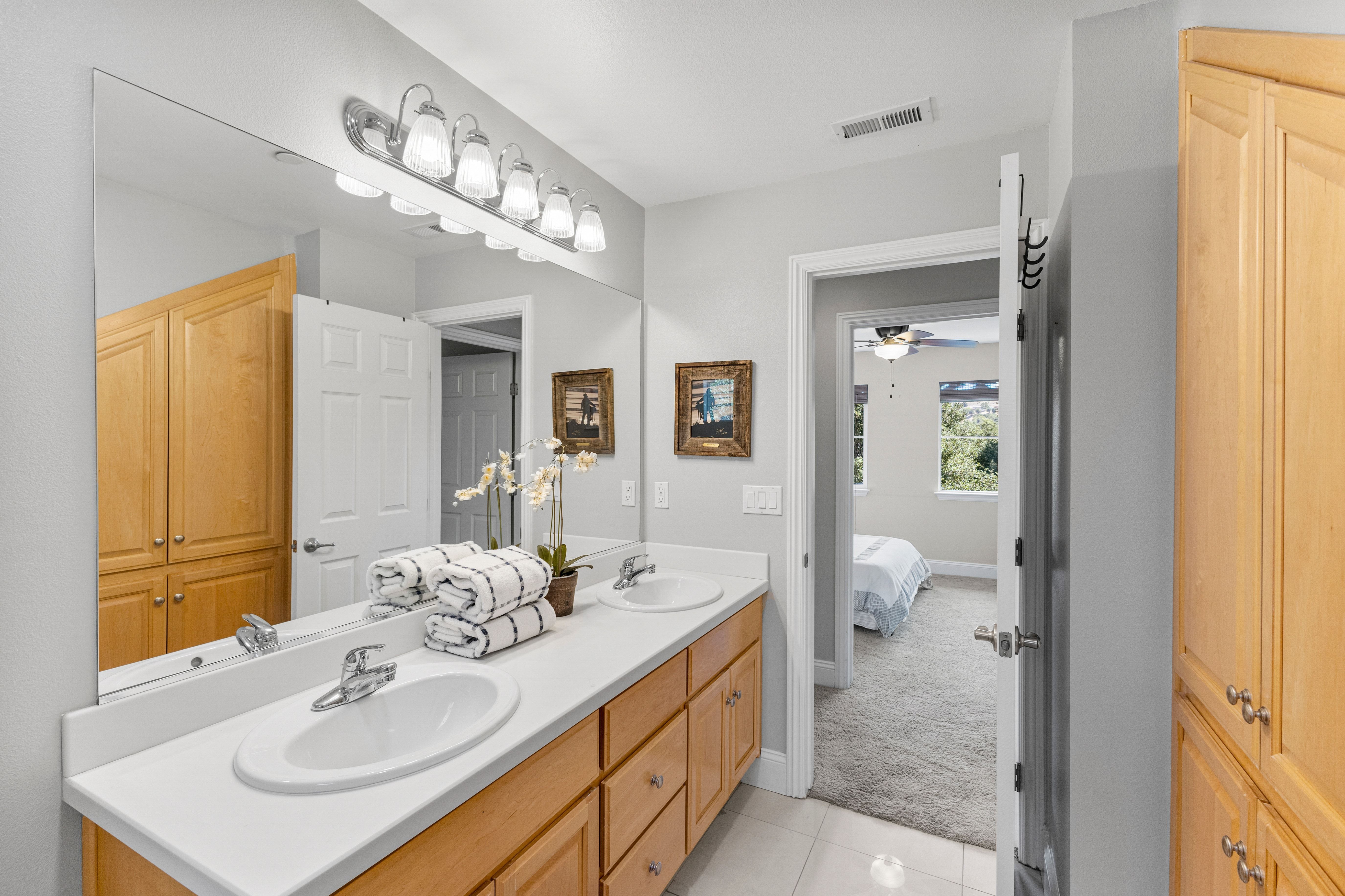  Custom Home on a Spectacular View Lot with Majestic Heritage Oak - 物件實景