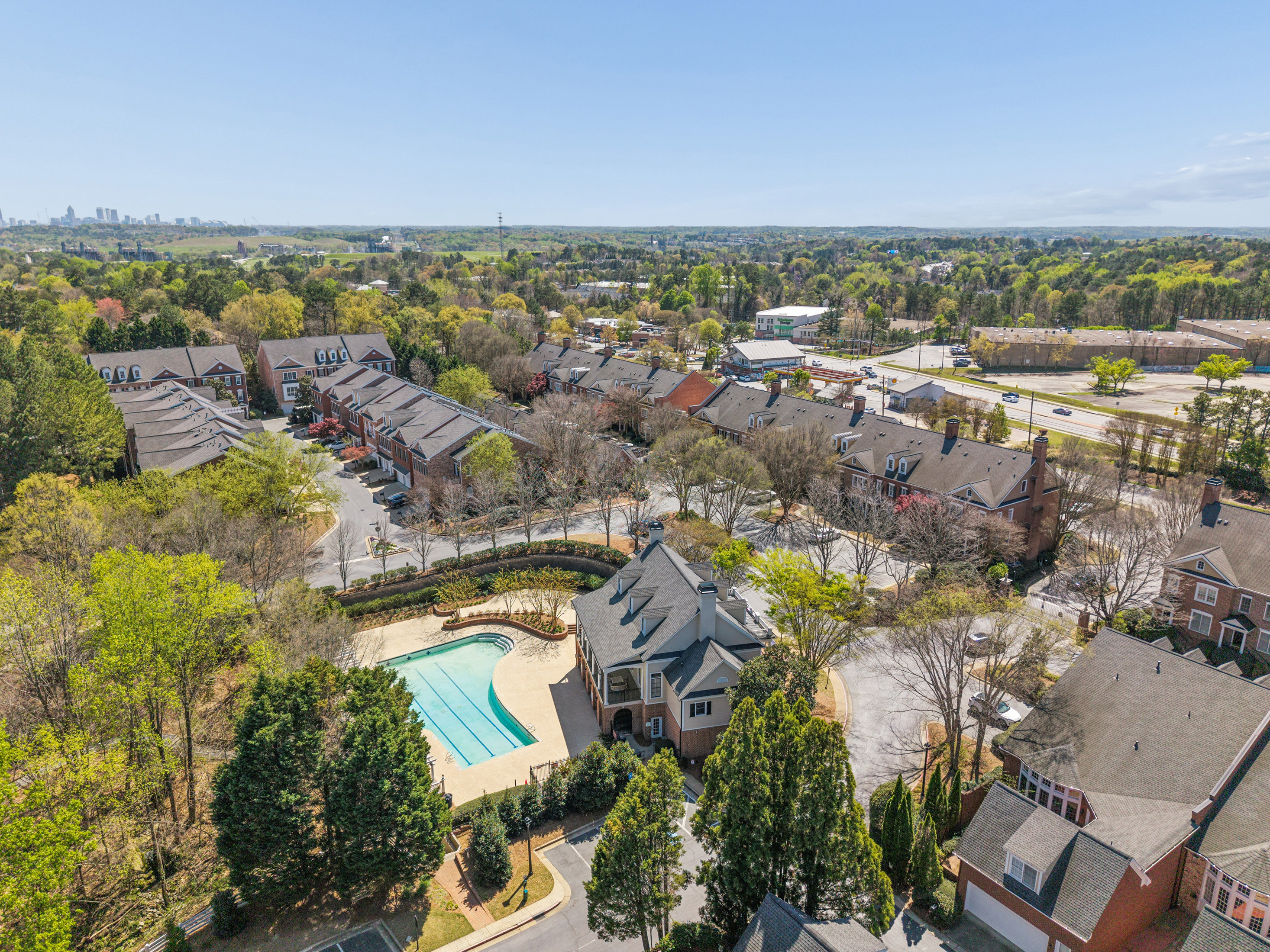  Elegant and Light-filled Townhome in Gated Olde Ivy at Vinings Community - 物件實景