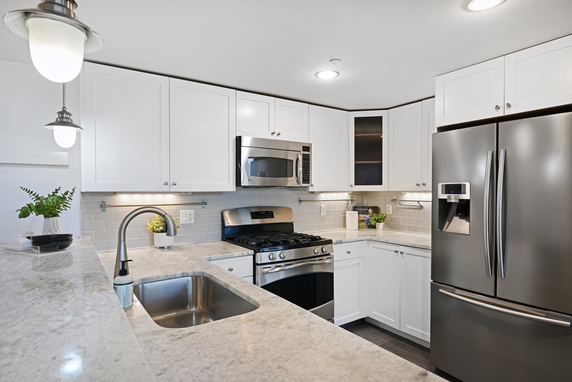 Jersey City, New Jersey, 07310, United States, 2 Bedrooms Bedrooms, ,2 BathroomsBathrooms,Residential,For Sale,1925571