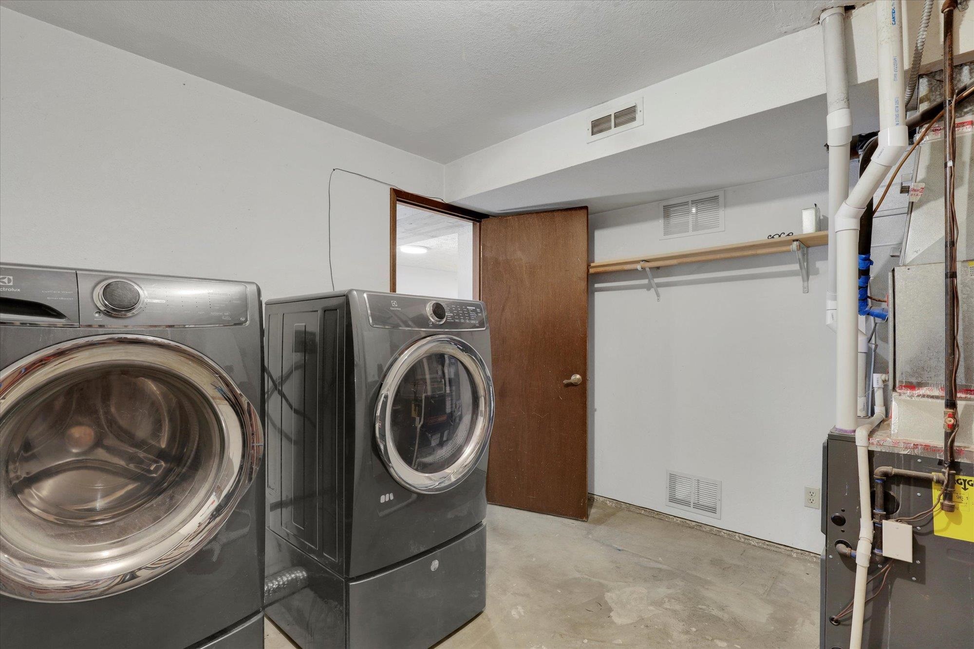 Mead, Washington, 99021, United States, 6 Bedrooms Bedrooms, ,3 BathroomsBathrooms,Residential,For Sale,1958324